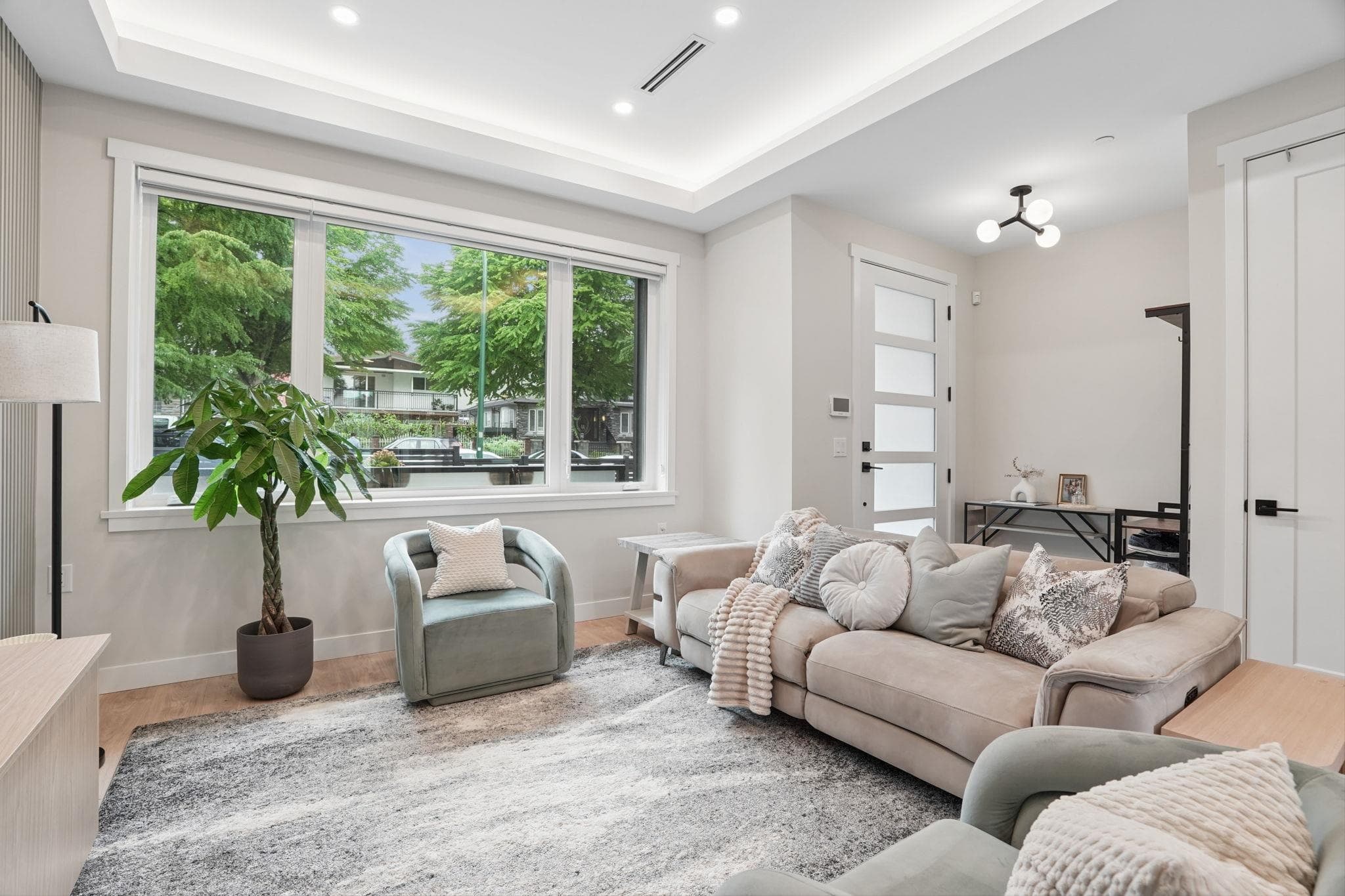 1889 E 34th Avenue, Vancouver, V5P 1A5 — photo 1