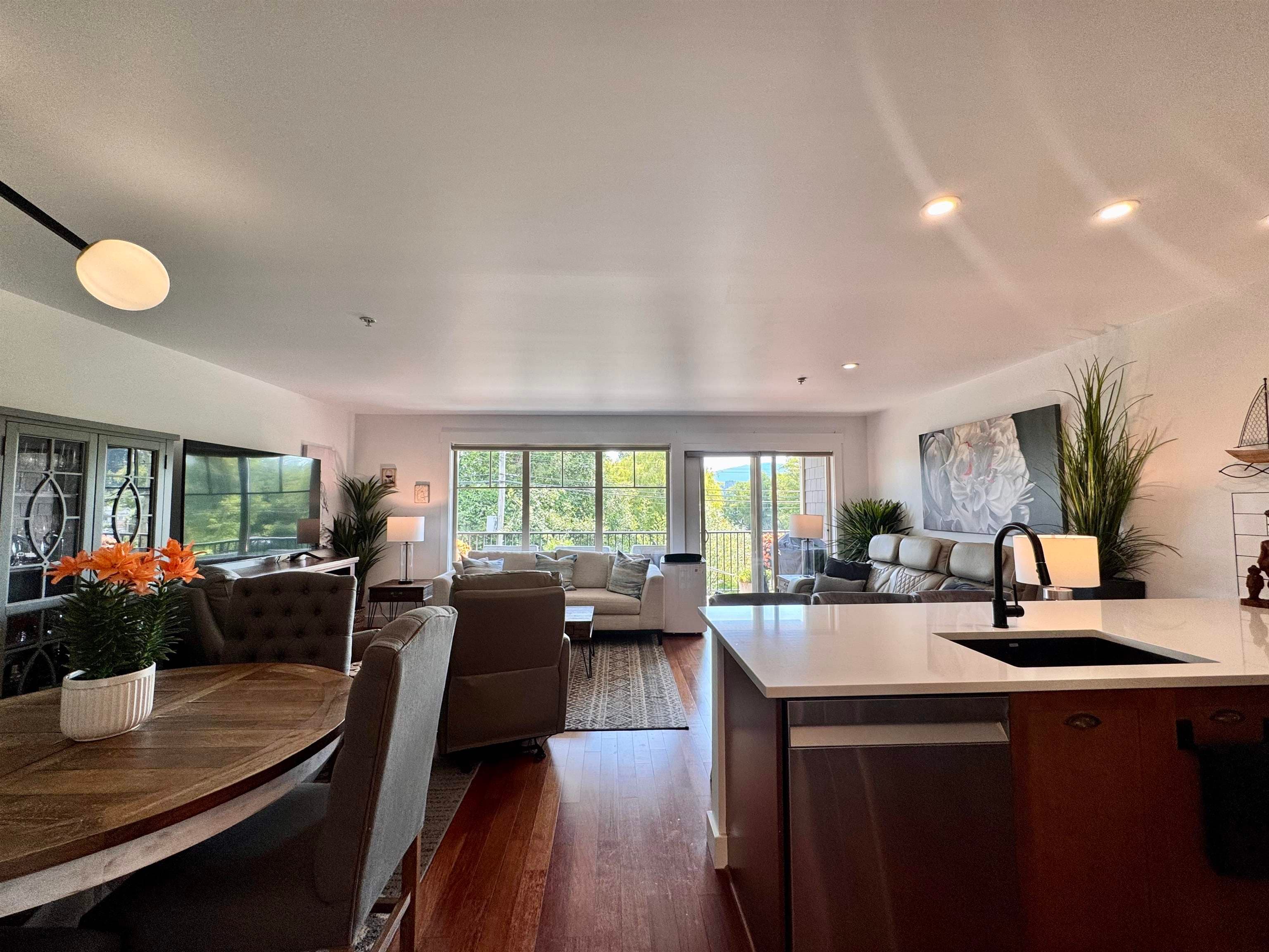 202 - 414 Gower Point Road, Gibsons, V0N 1V5 — photo 3