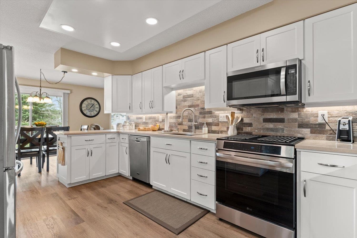 220 - 32691 Garibaldi Drive, Abbotsford, V2T 5T7 — photo 2