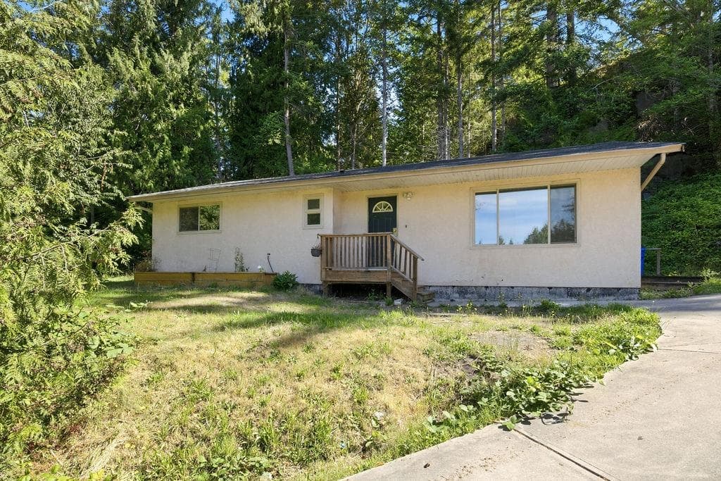 5754 Trout Lake Road, Halfmoon Bay