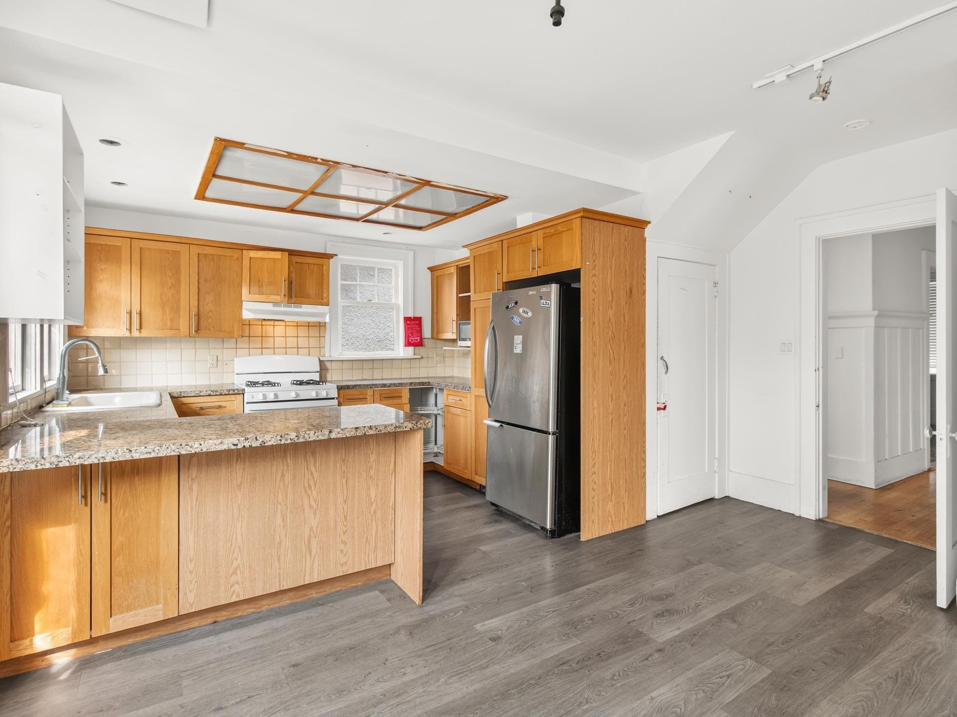 4606 W 11th Avenue, Vancouver, V6R 2M7 — photo 5