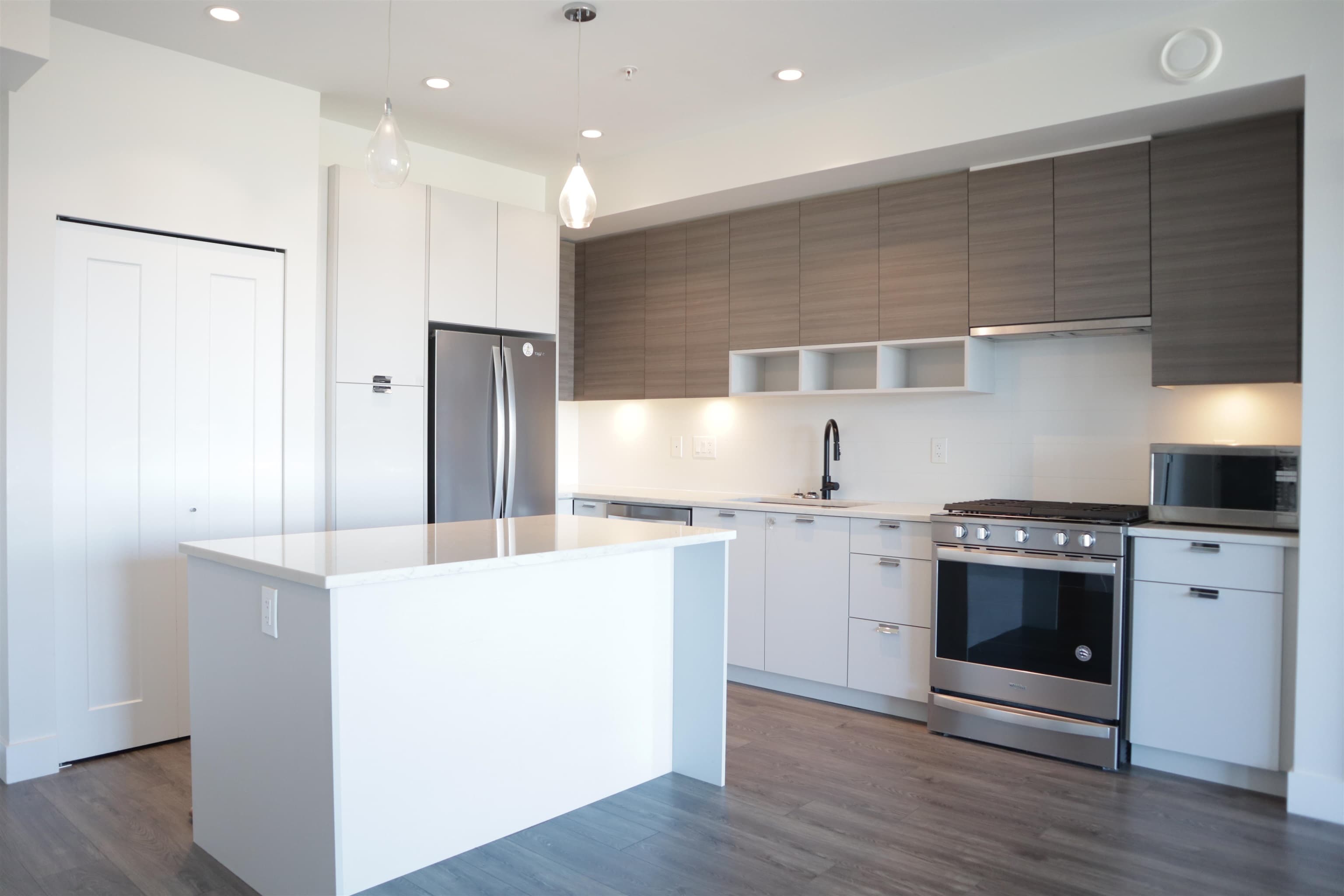 A327 - 20727 Willoughby Town Centre Drive, Langley