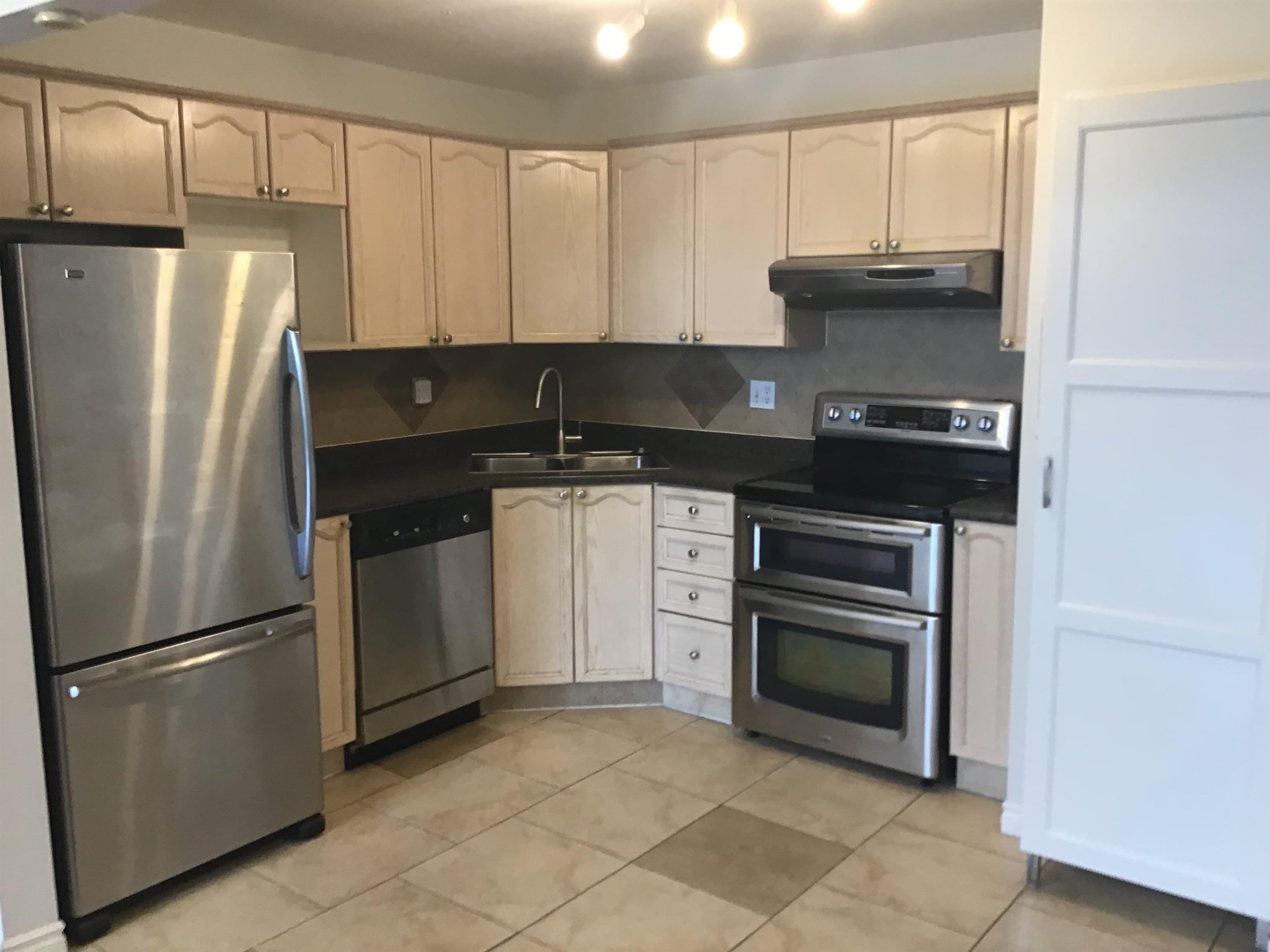 503 - 301 Maude Road, Port Moody, V3H 5B1 — photo 2