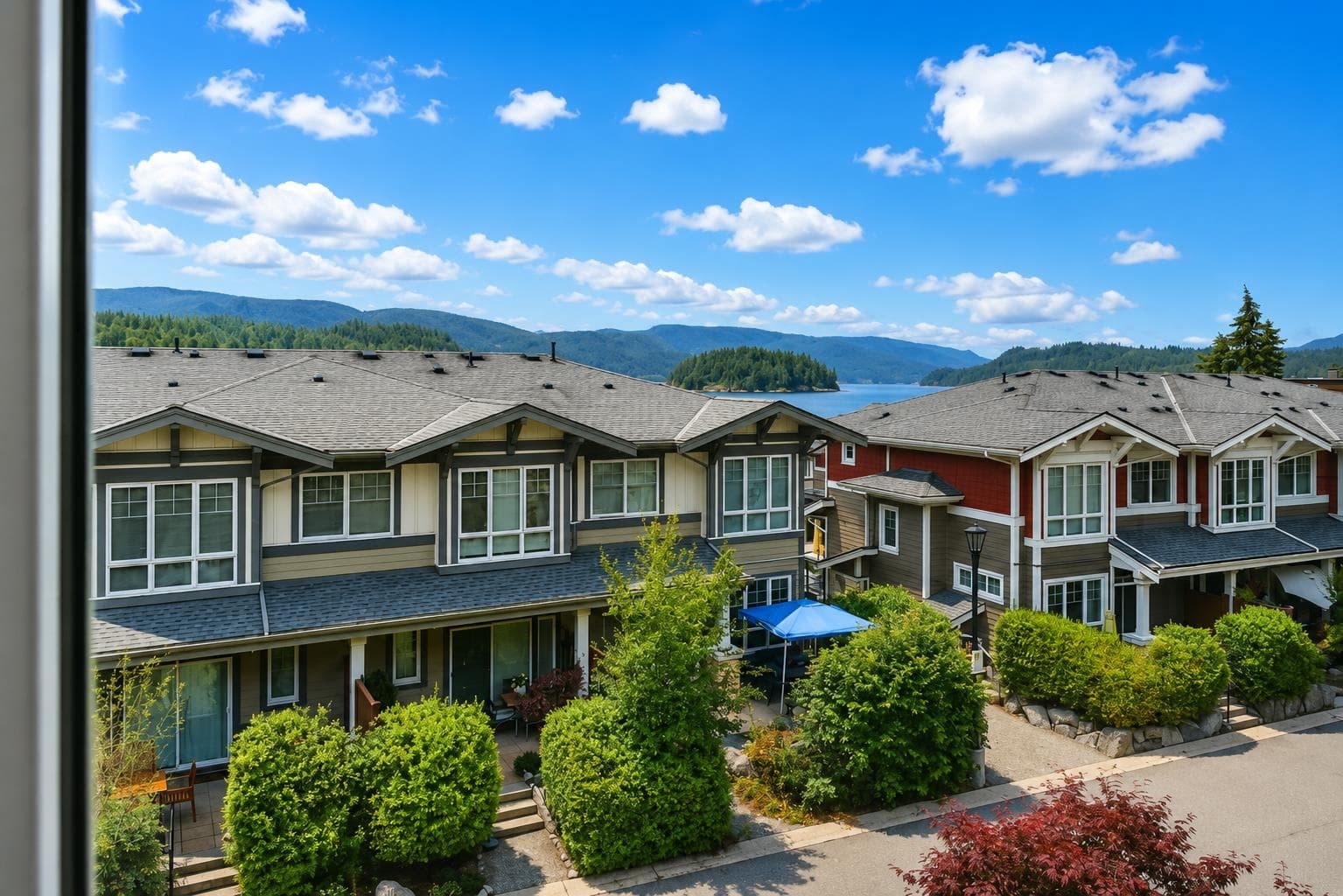 5964 Oldmill Lane, Sechelt, V7Z 0S2 — photo 1