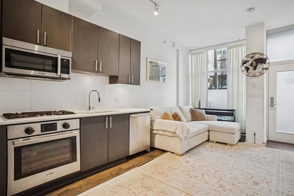 62 W 1st Avenue, Vancouver