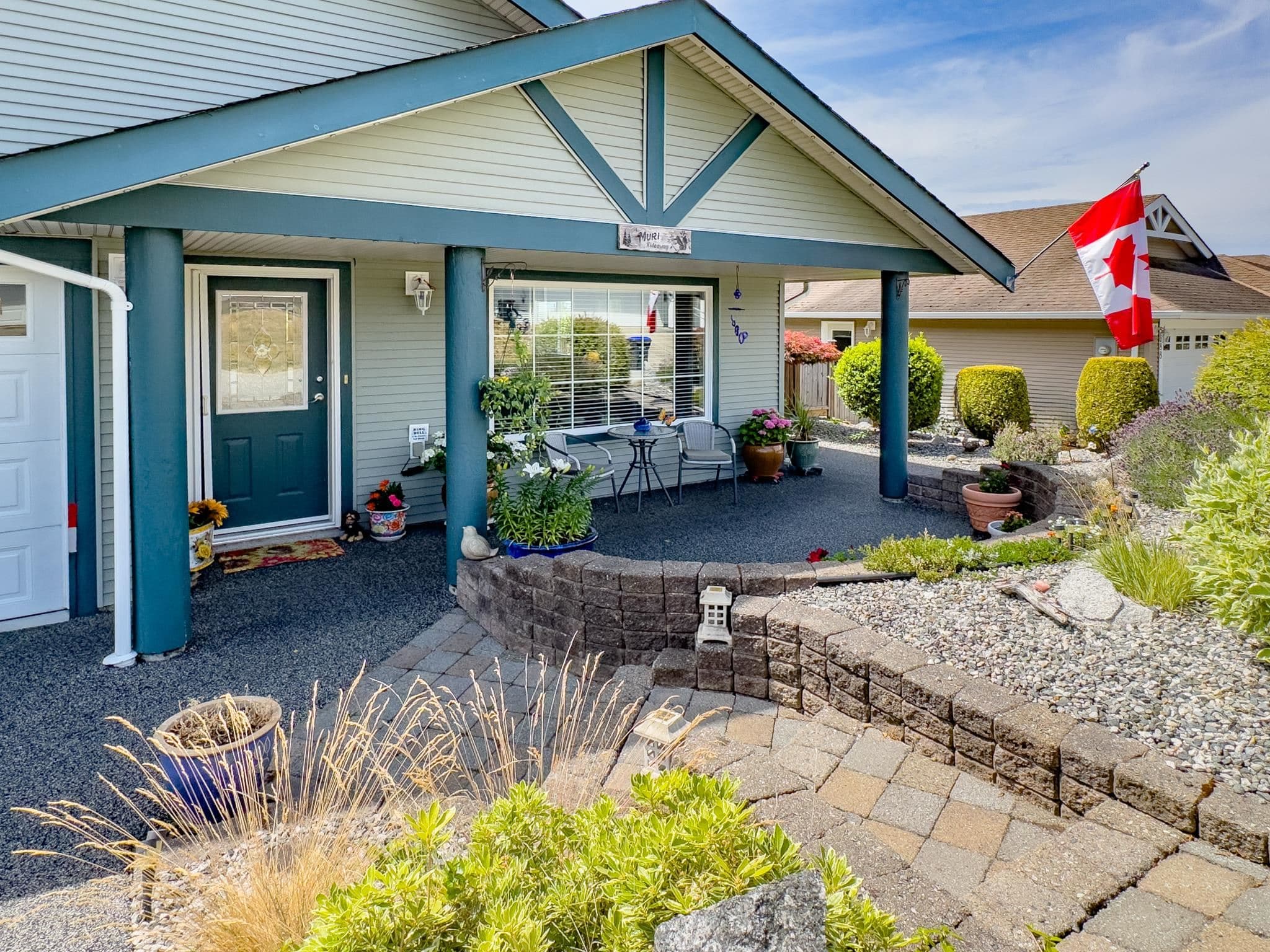 5692 Emily Way, Sechelt, V7Z 0N5 — photo 1