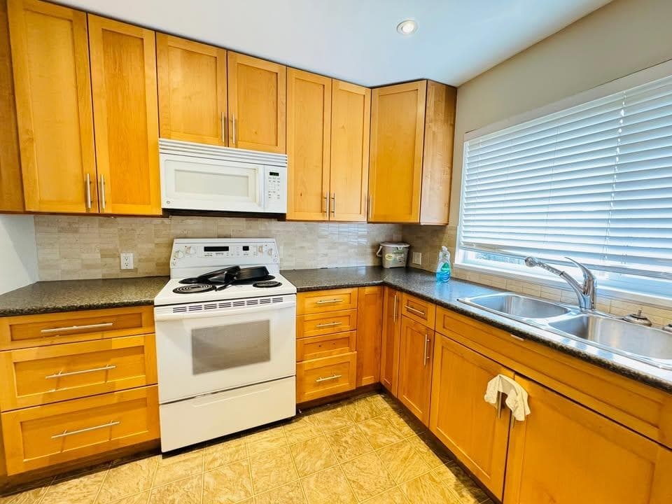 8400 Fairhurst Road, Richmond, V7C 1Y7 — photo 2