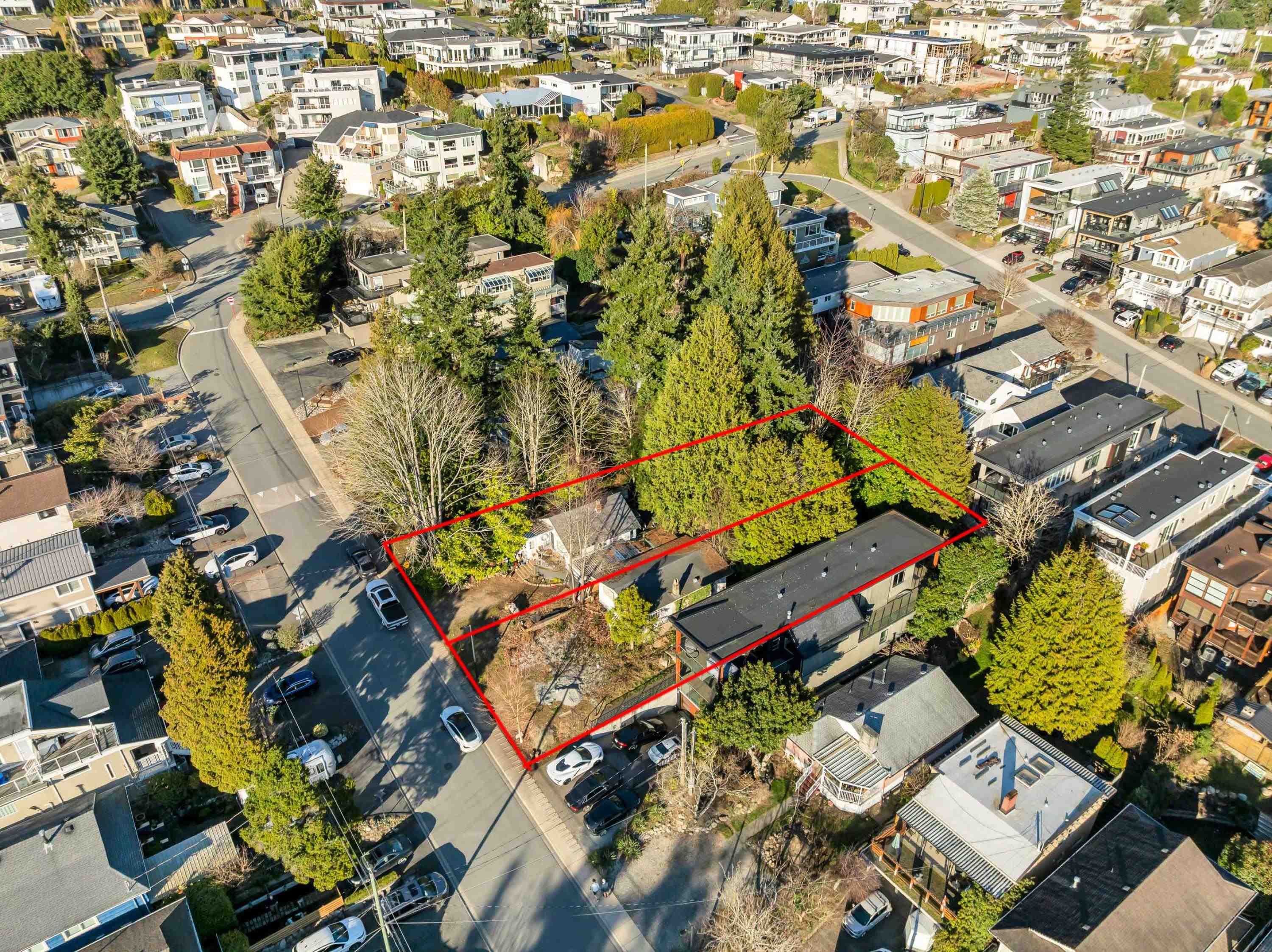 966 Maple Street, White Rock