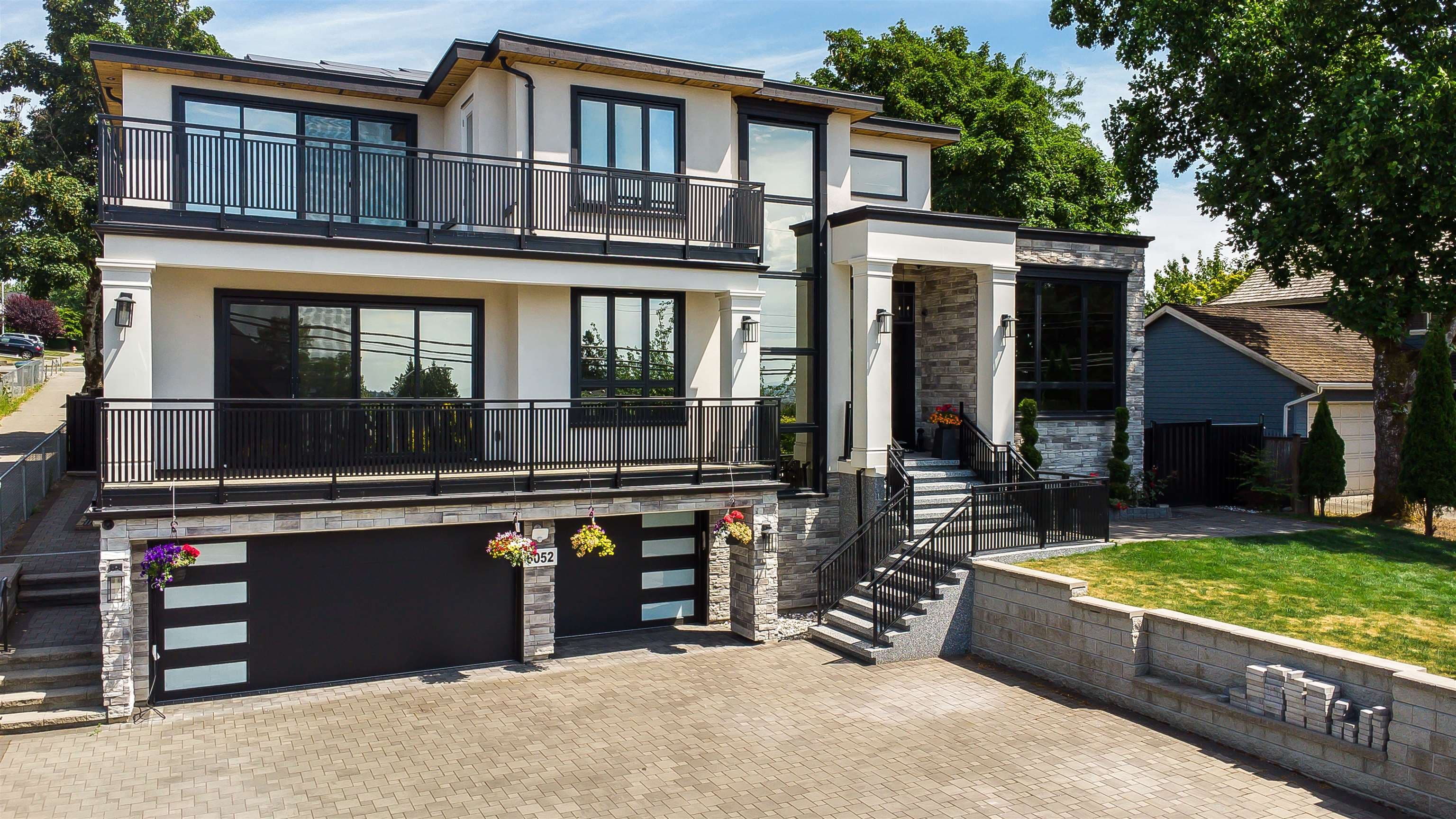 6052 181a Street, Surrey, V3S 4M2 — photo 2