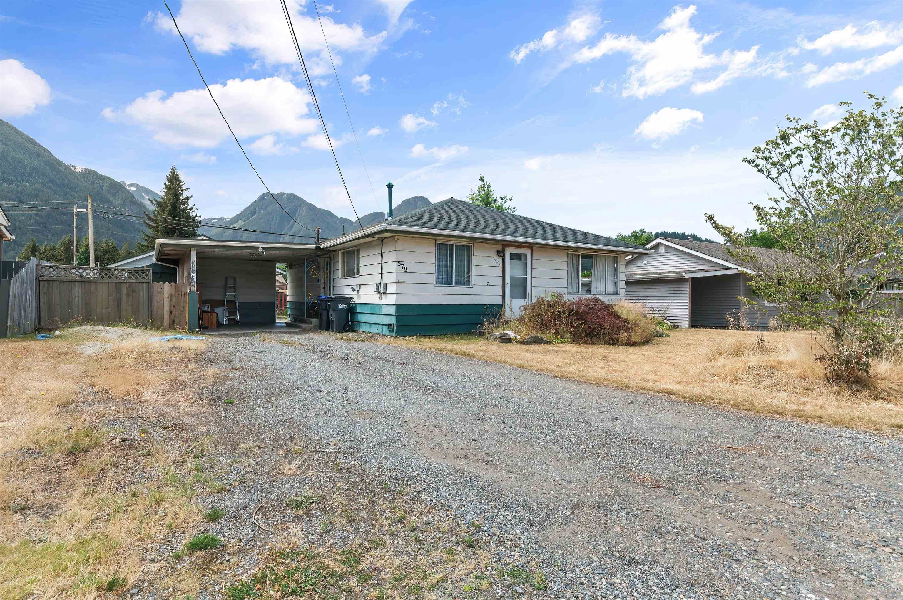 578 Thacker Avenue, Hope, V0X 1L0 — photo 1