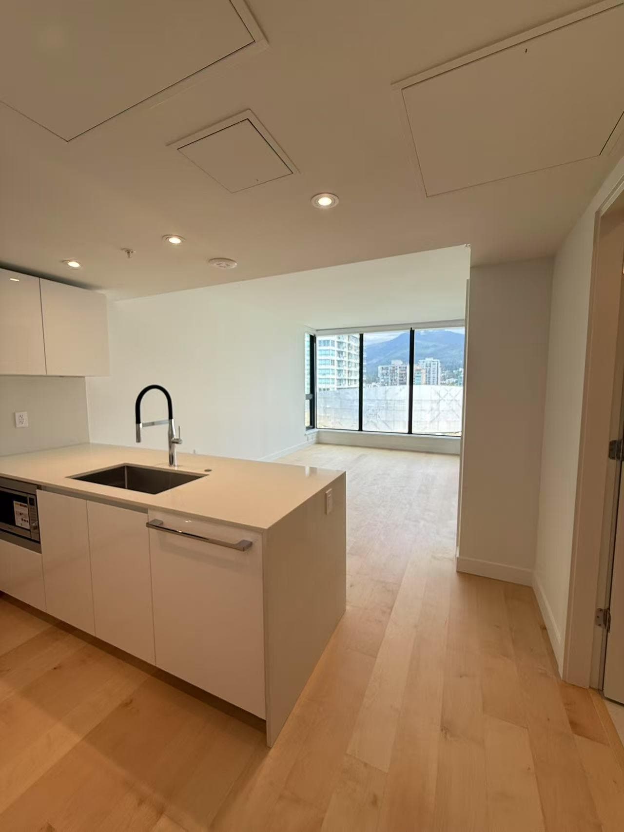 907 - 135 E 13th Street, North Vancouver