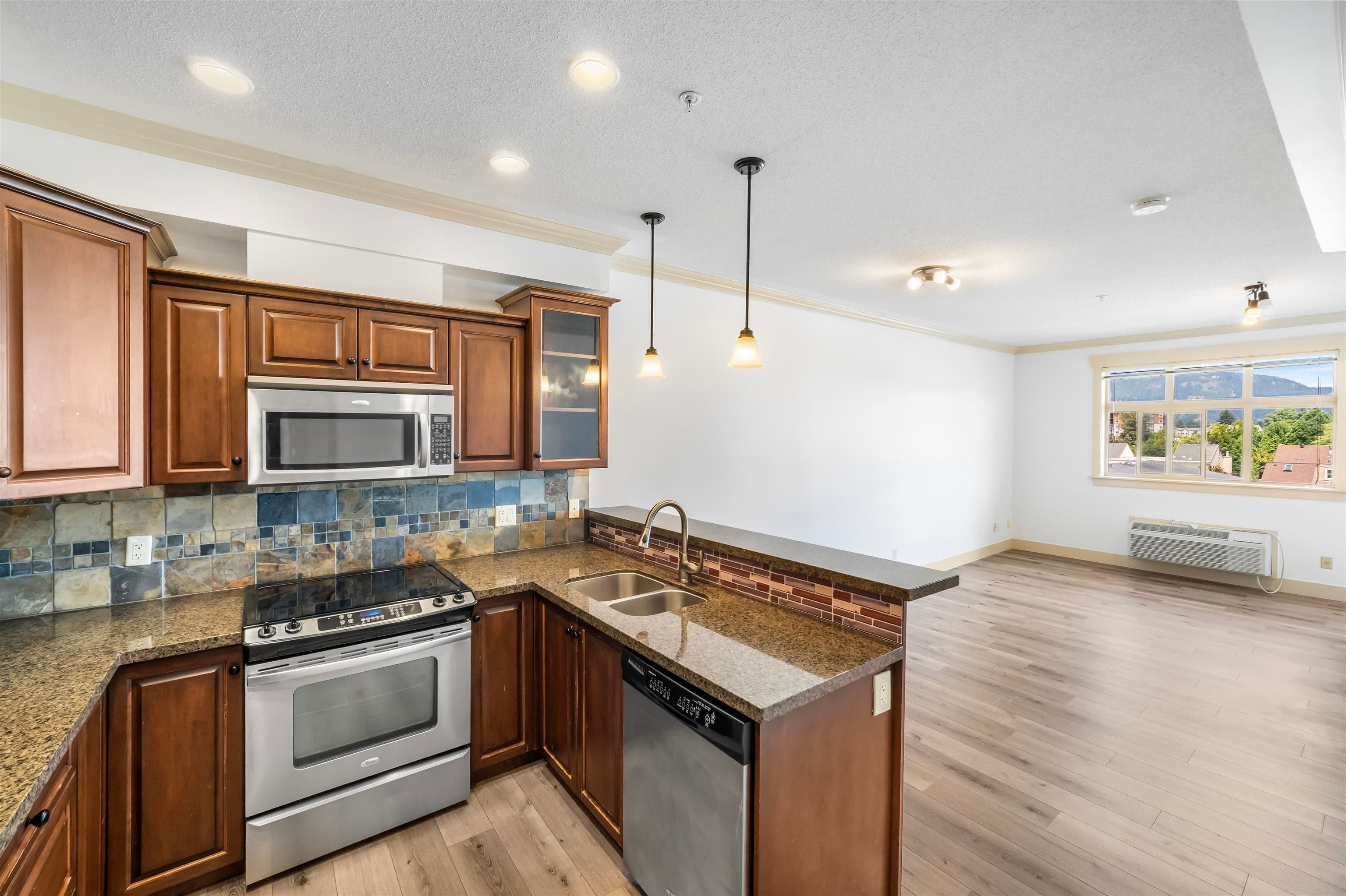 307 - 45893 Chesterfield Avenue, Chilliwack, V2P 1M5 — photo 2