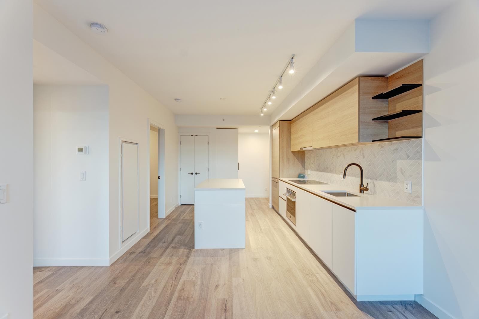 4xx - 10448 University Drive, Surrey, V3T 0S7 — photo 2