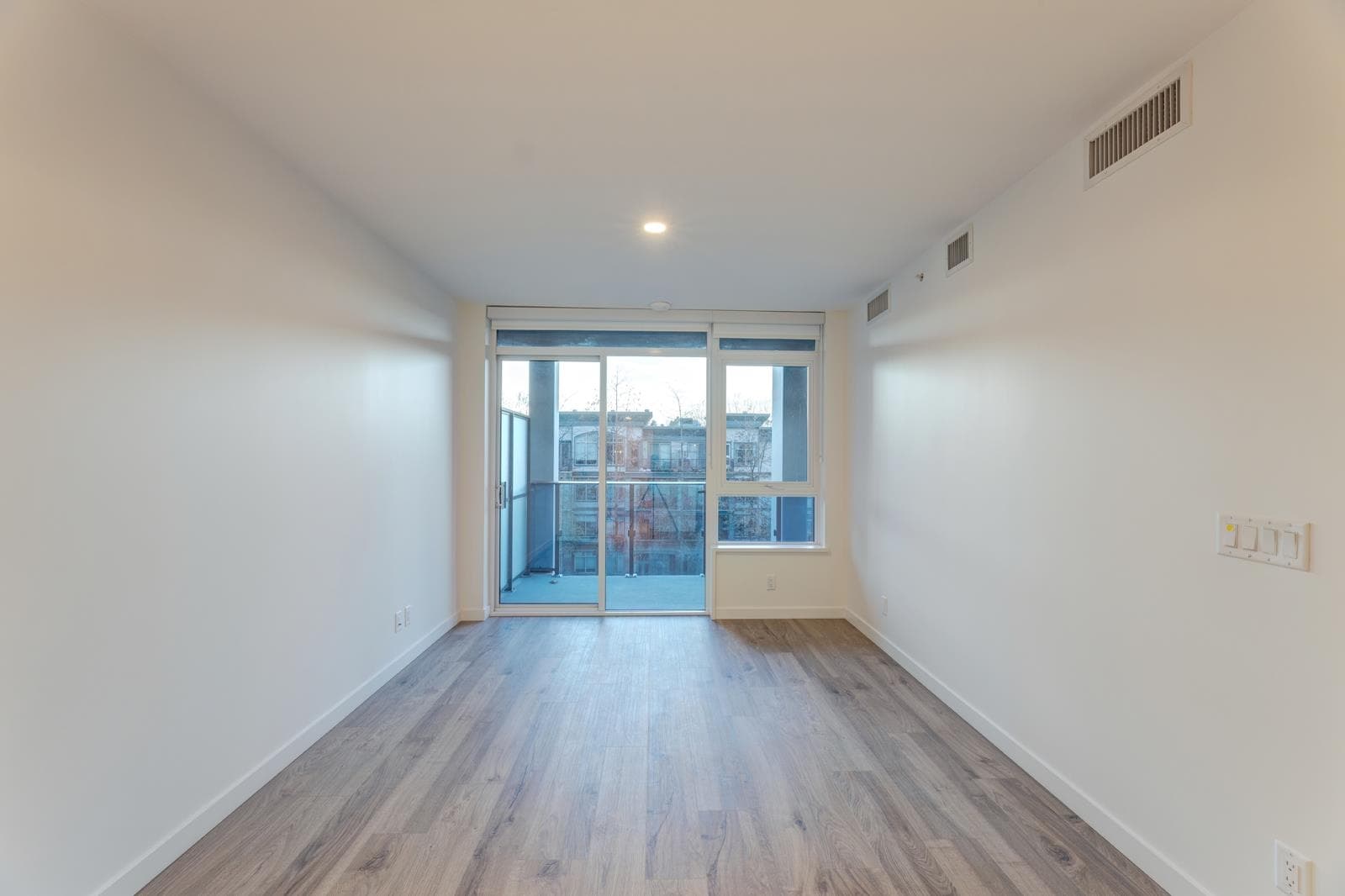 4xx - 10448 University Drive, Surrey, V3T 0S7 — photo 3