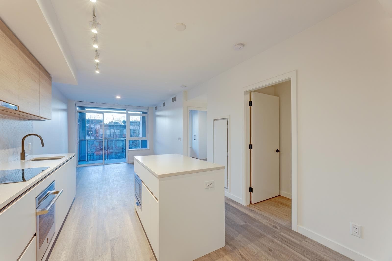 4xx - 10448 University Drive, Surrey, V3T 0S7 — photo 4