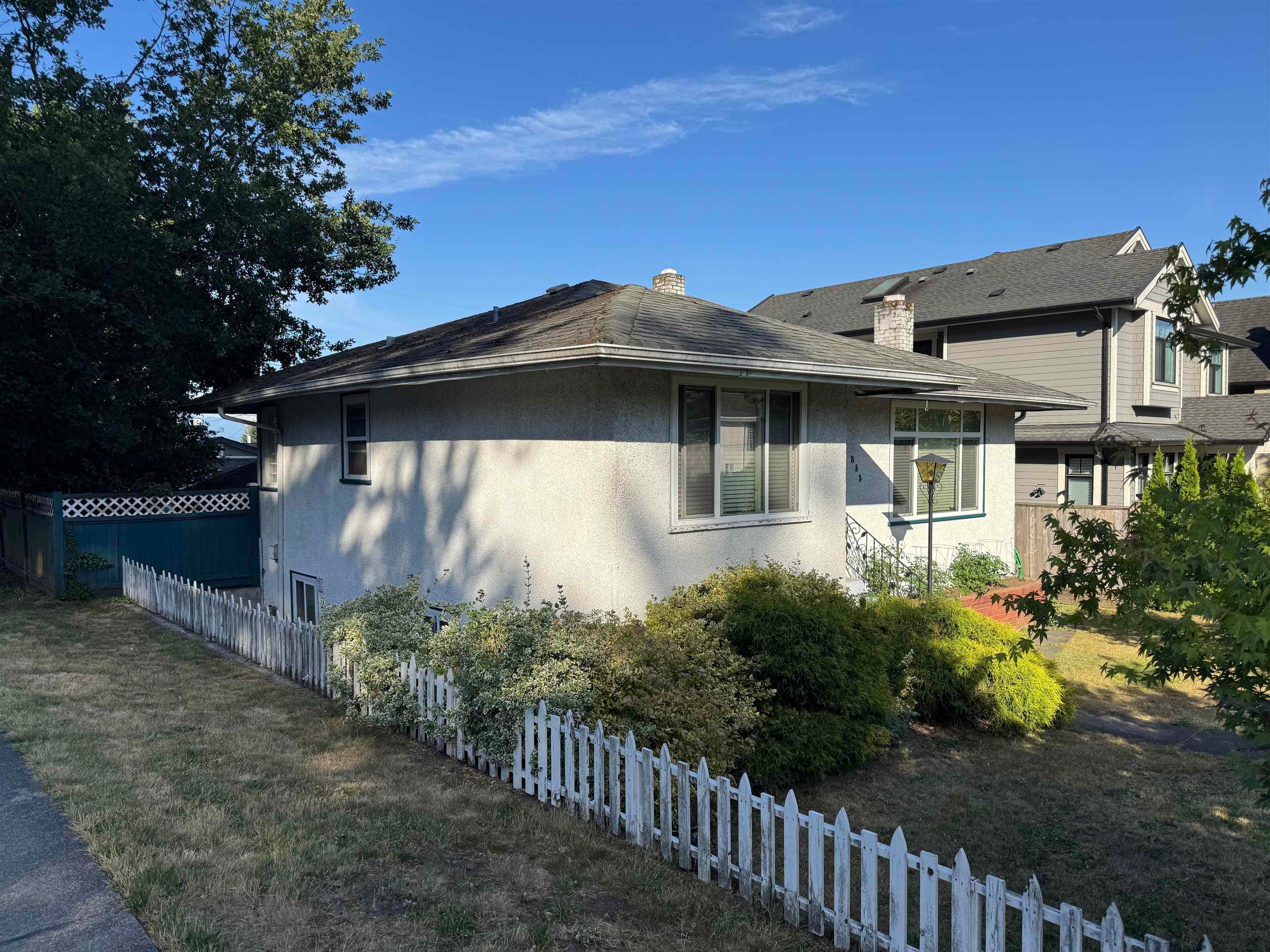 833 Scott Street, New Westminster