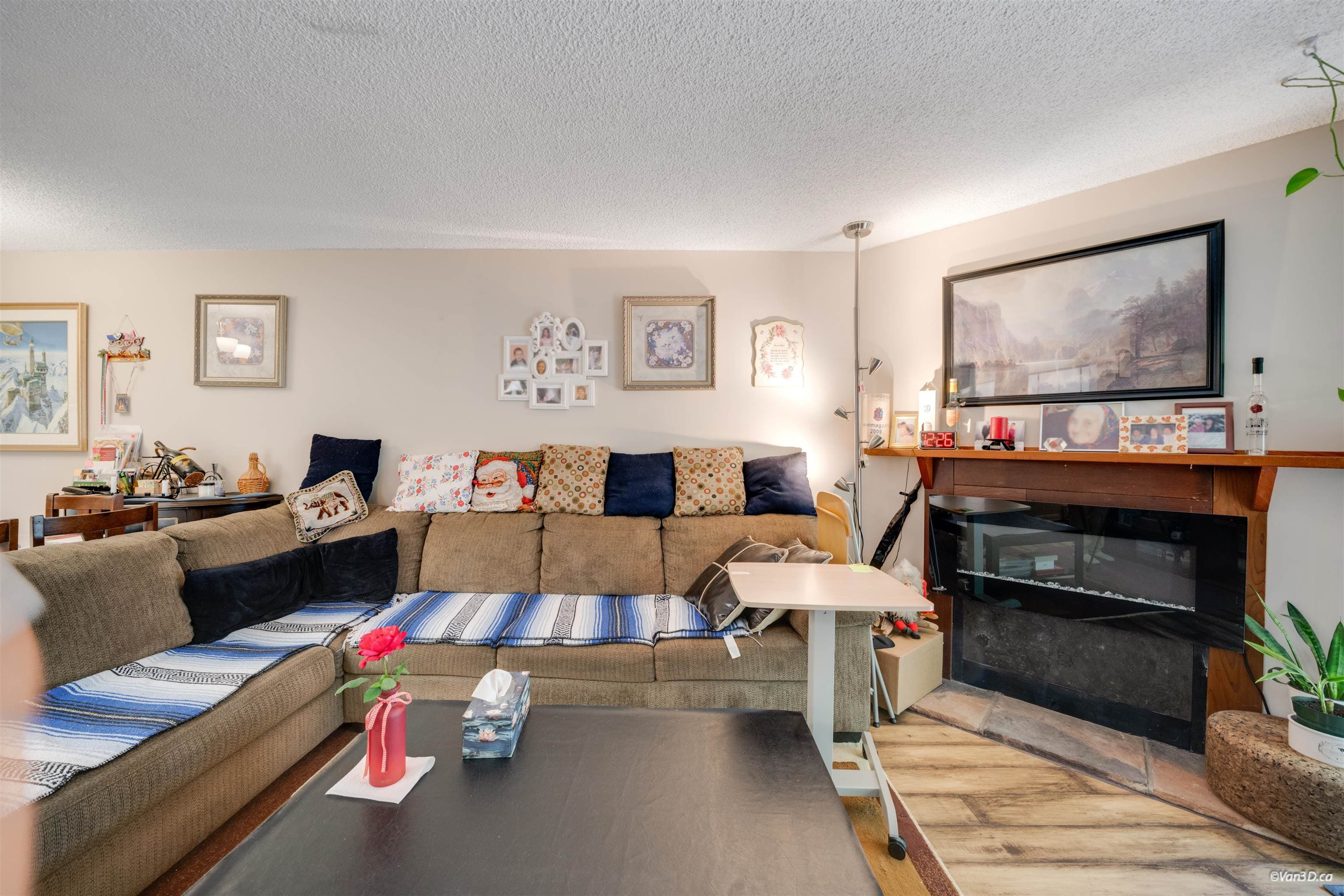 14828 Holly Park Lane, Surrey, V3R 6Y2 — photo 2