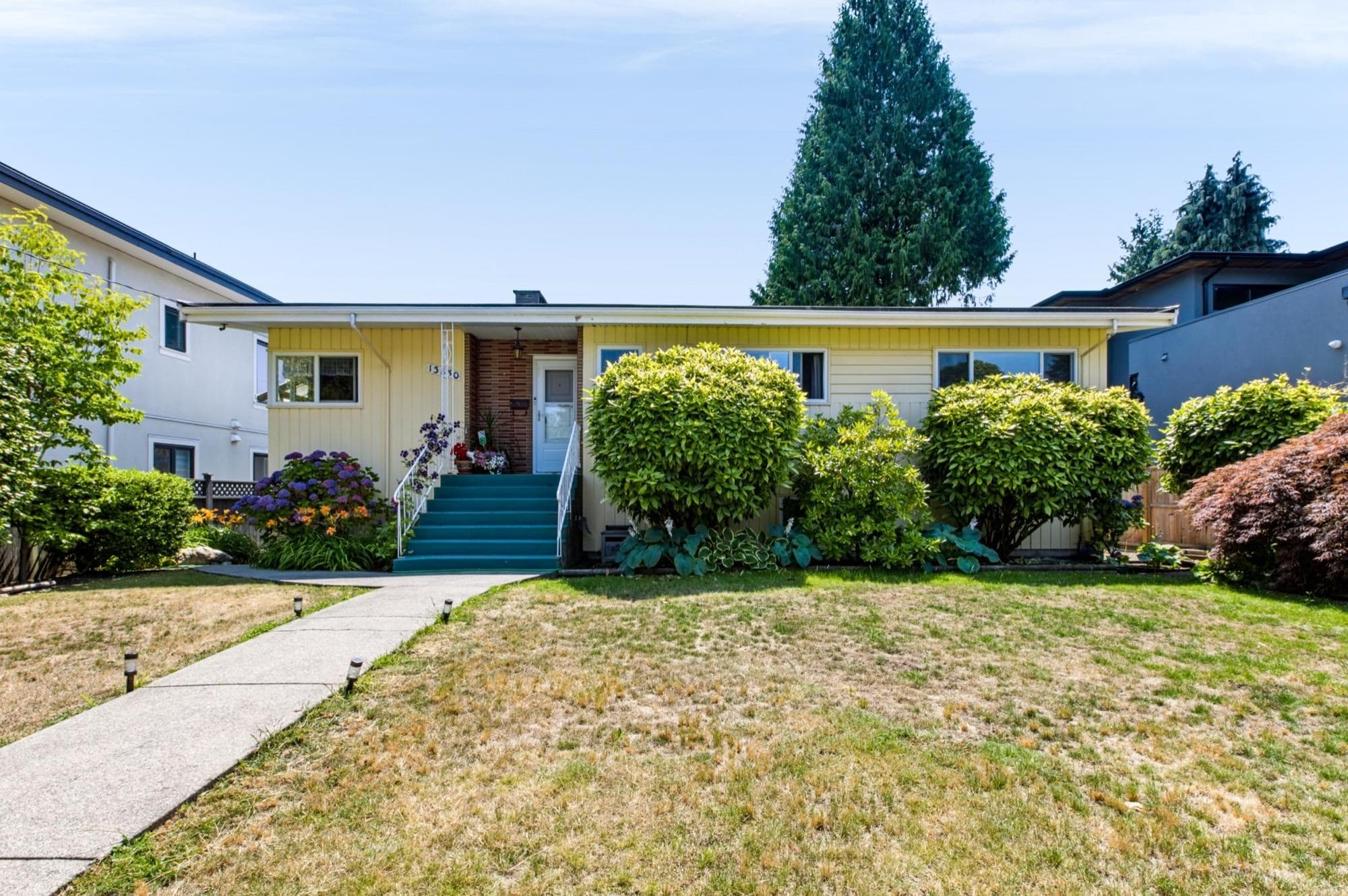 13830 Blackburn Avenue, White Rock