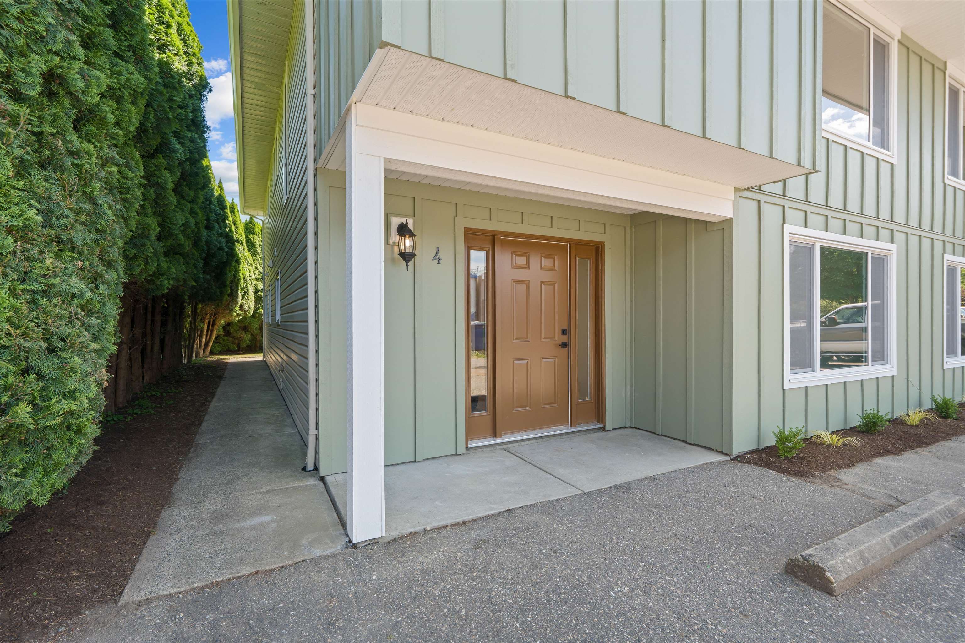 4 - 45741 Britton Avenue, Chilliwack, V2R 3T6 — photo 2