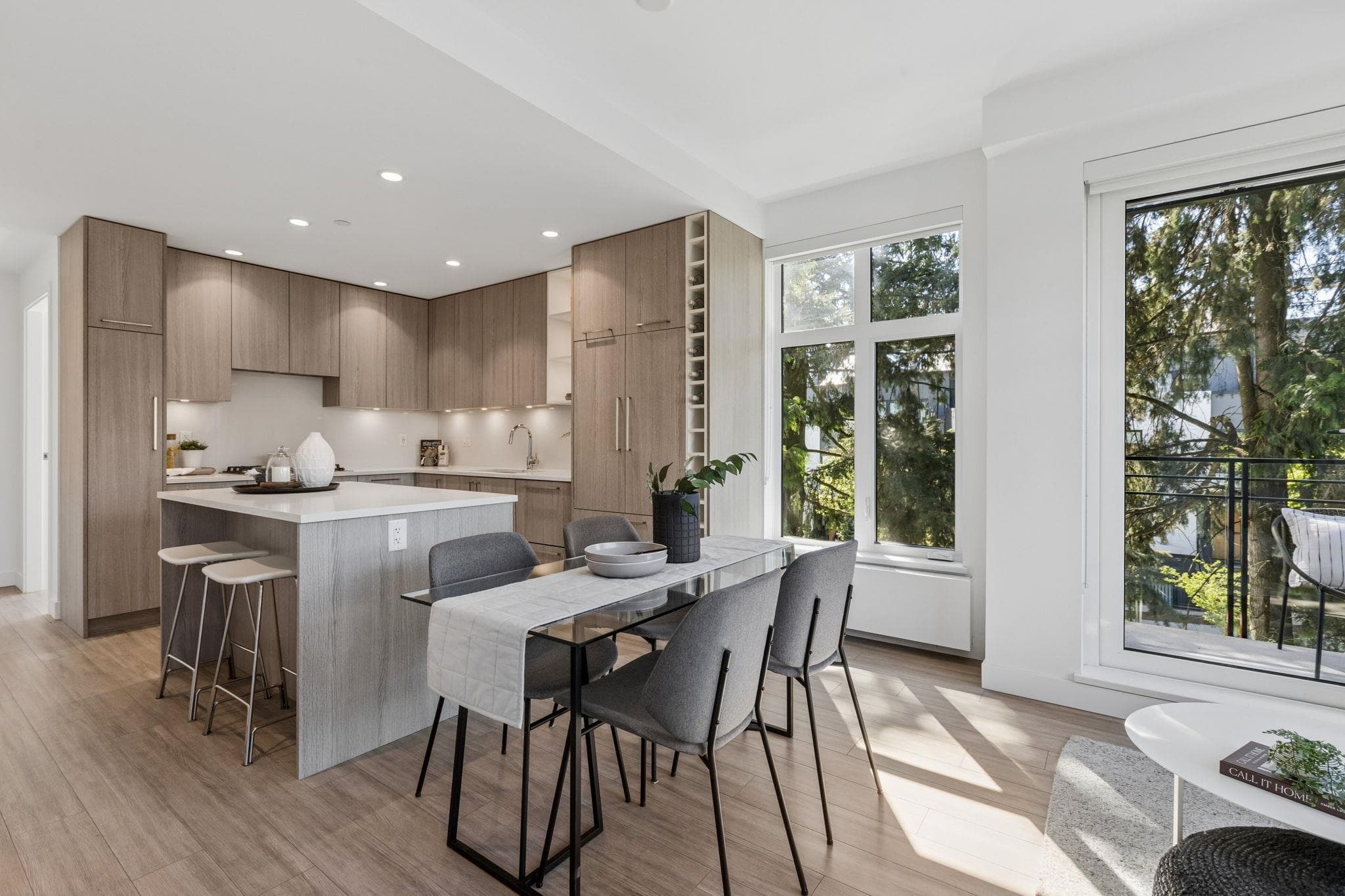 201 - 707 E 3 Street, North Vancouver