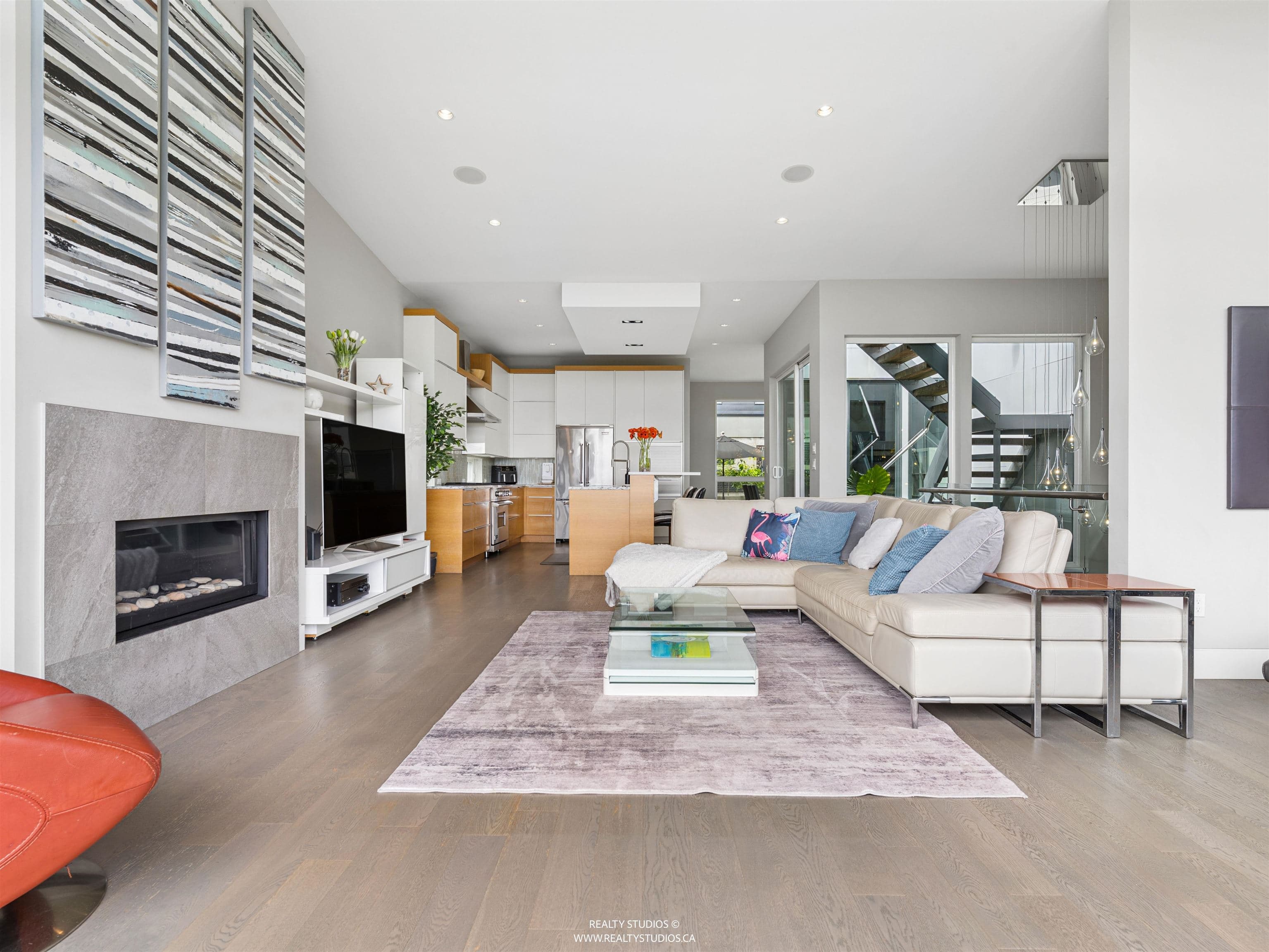 23 Ellesmere Avenue, Burnaby, V5B 3S5 — photo 5
