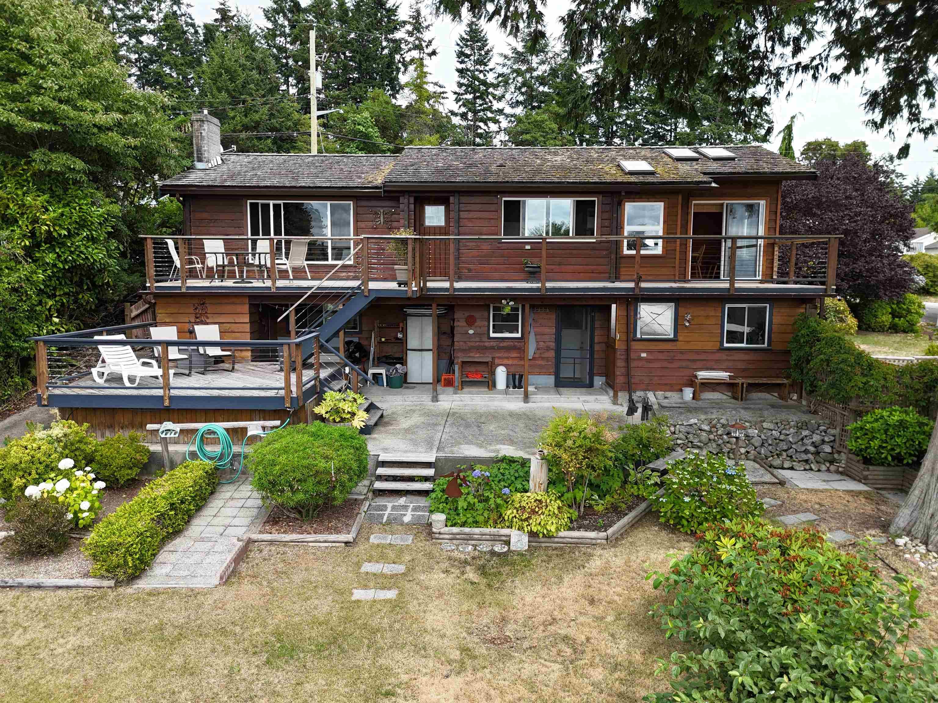 4717 Laurel Avenue, Sechelt, V7Z 0E7 — photo 2