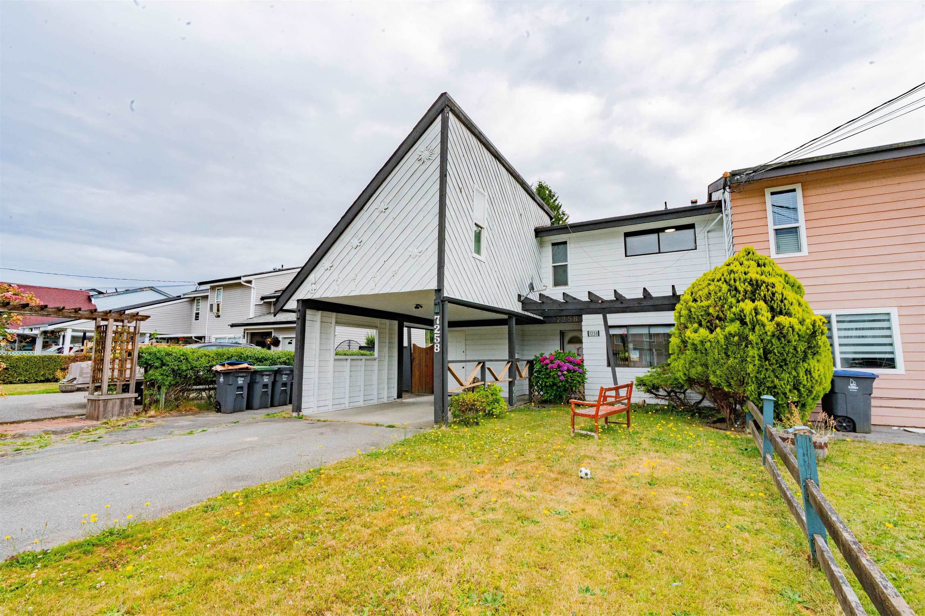 7258 130 Street, Surrey, V3W 6E8 — photo 1