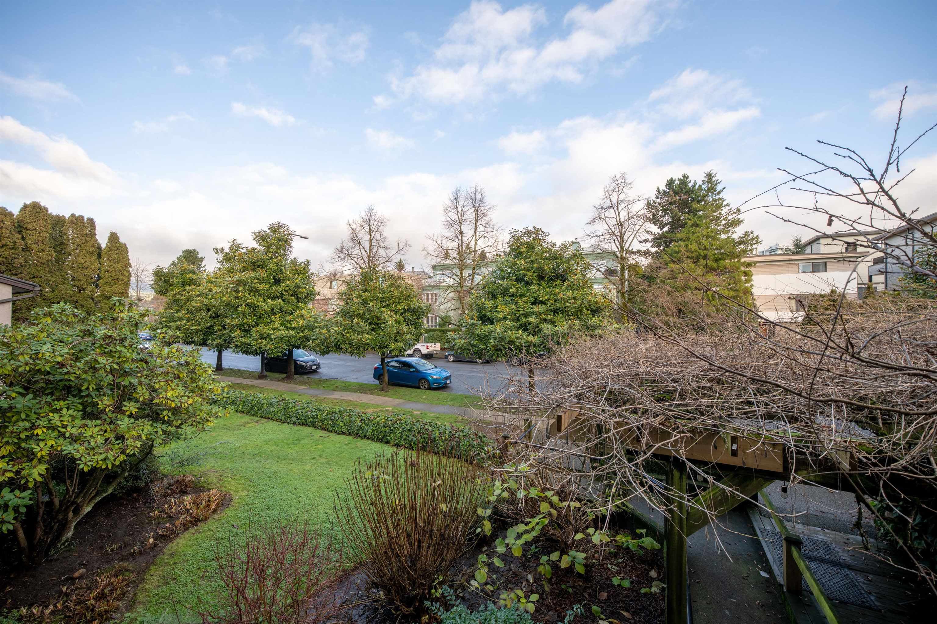 215 - 251 W 4th Street, North Vancouver