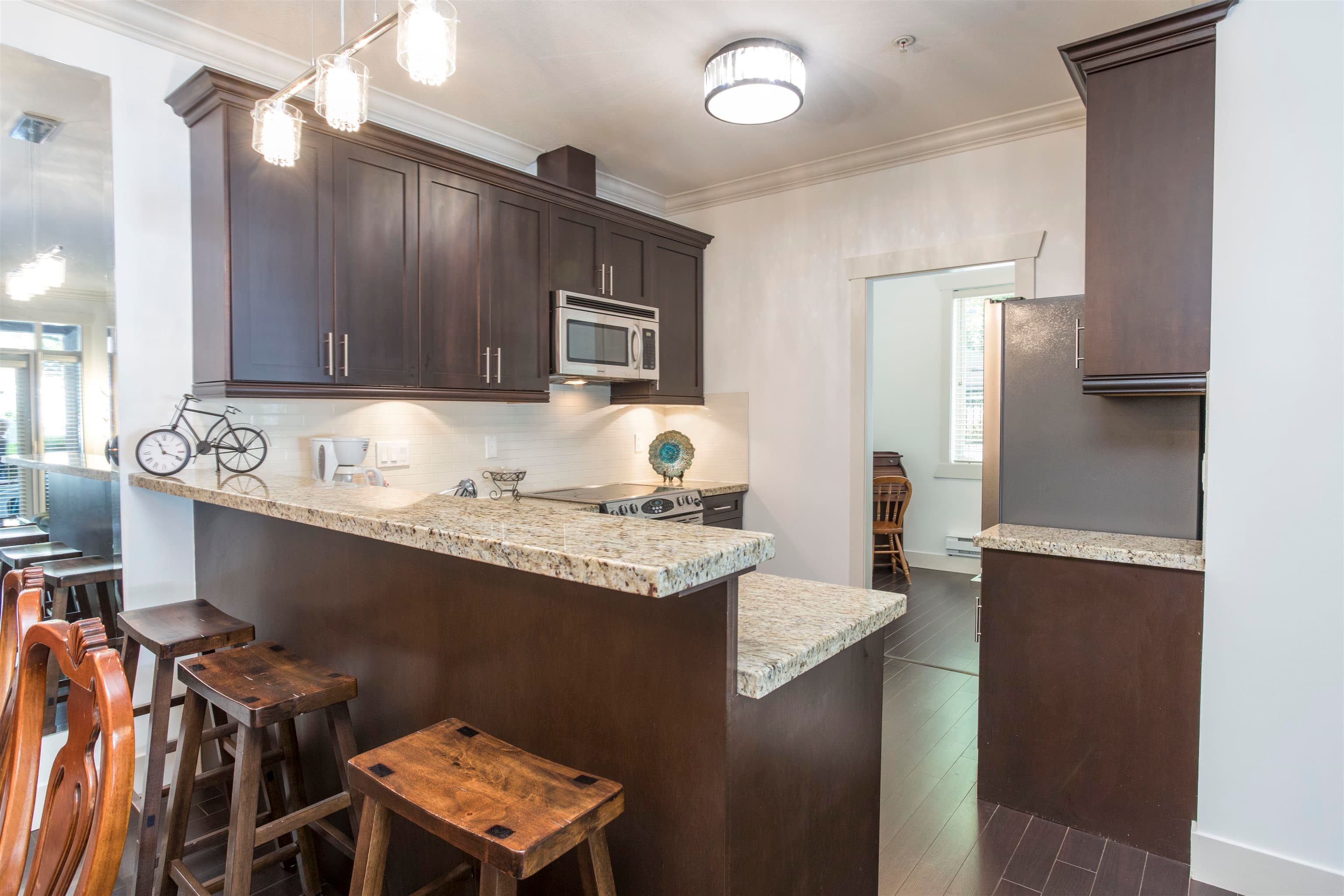 102 - 15368 17a Avenue, Surrey, V4A 1V3 — photo 4