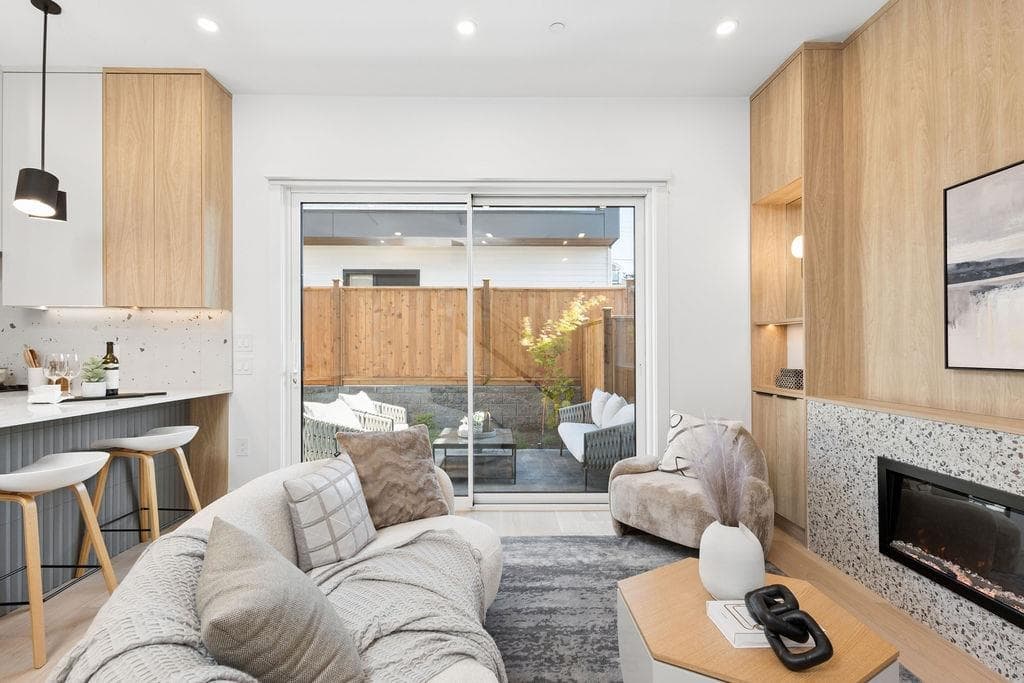 2 - 2752 Graveley Street, Vancouver