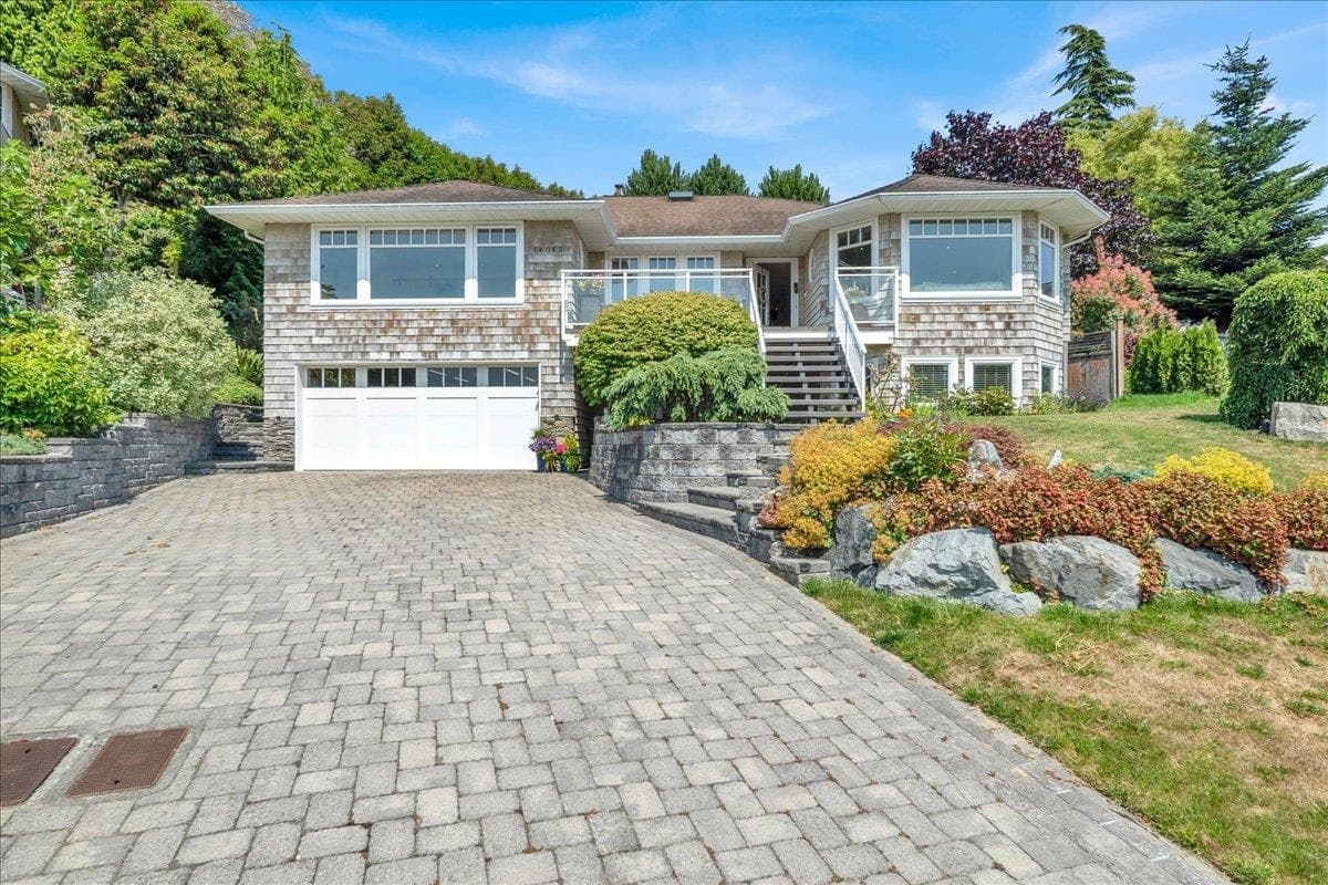 16063 8 Avenue, Surrey, V4A 1A1 — photo 2