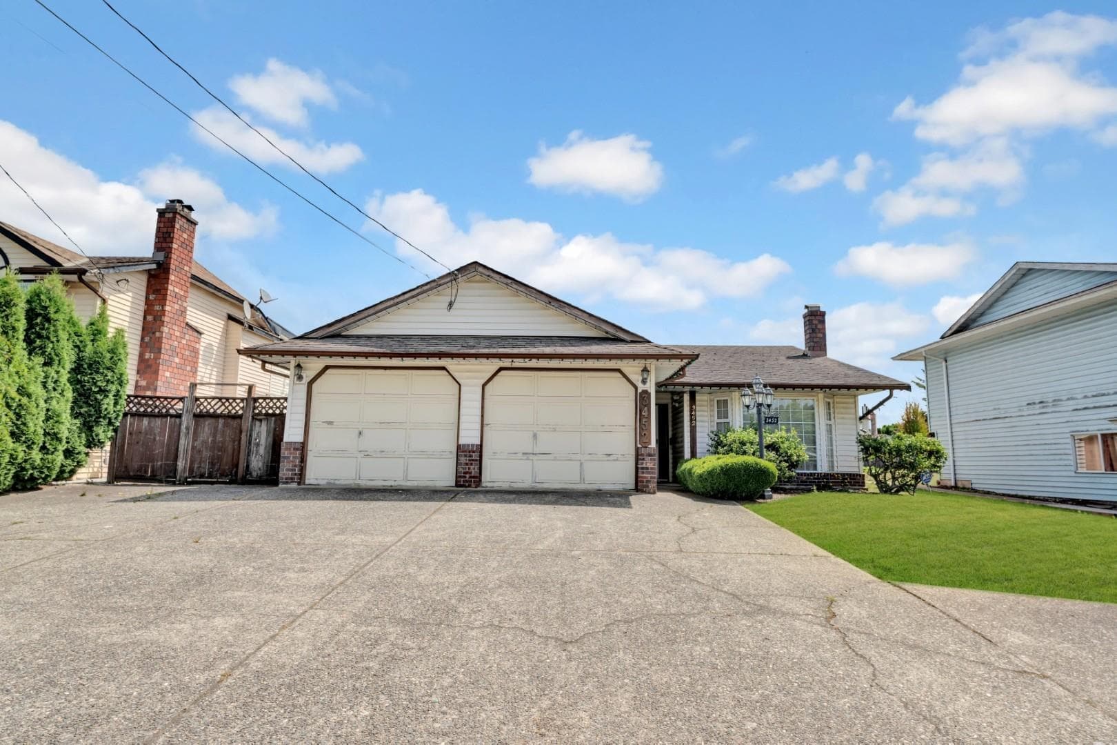 3452 Clearbrook Road, Abbotsford, V2T 5C1 — photo 2