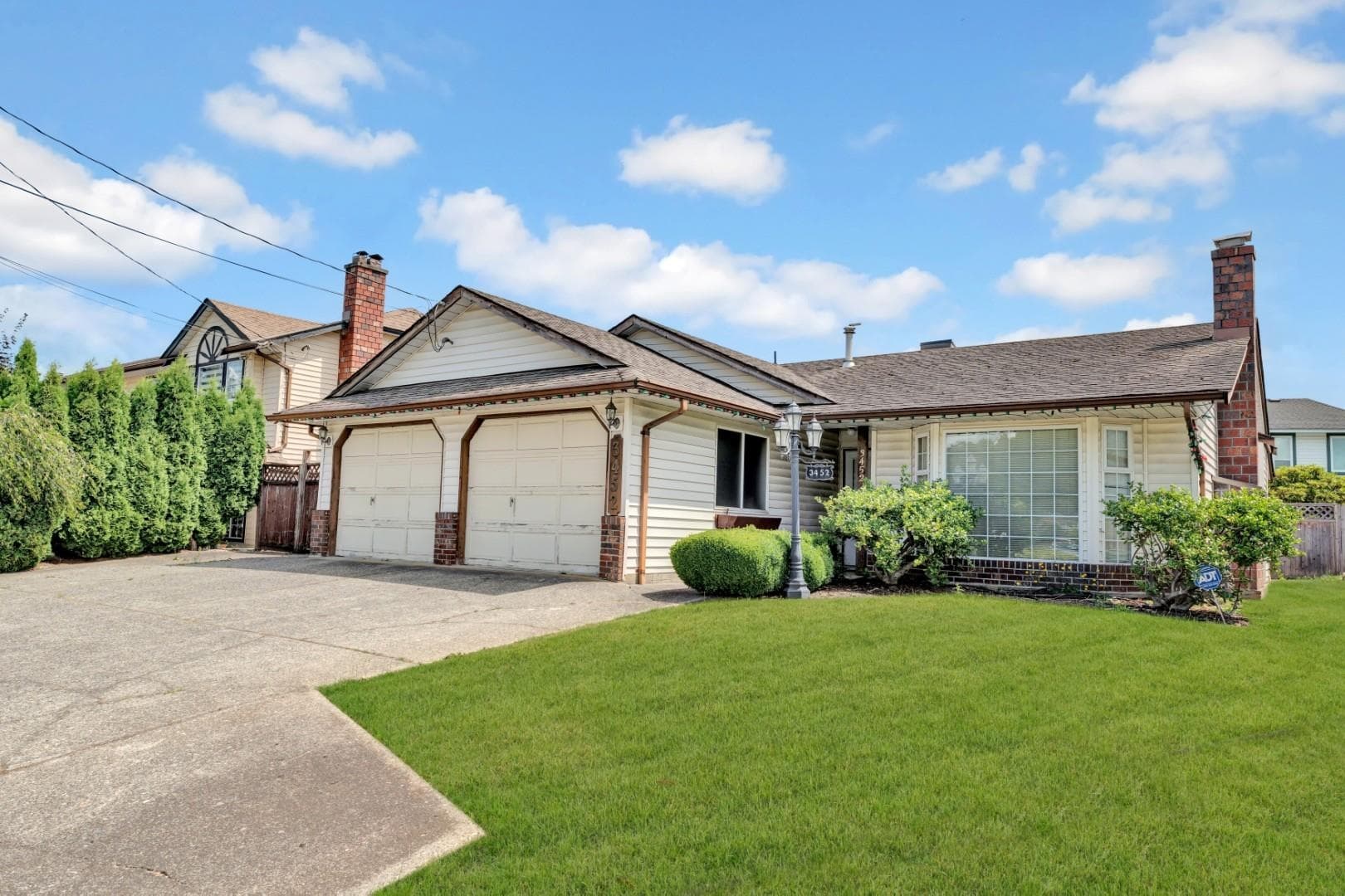 3452 Clearbrook Road, Abbotsford, V2T 5C1 — photo 1