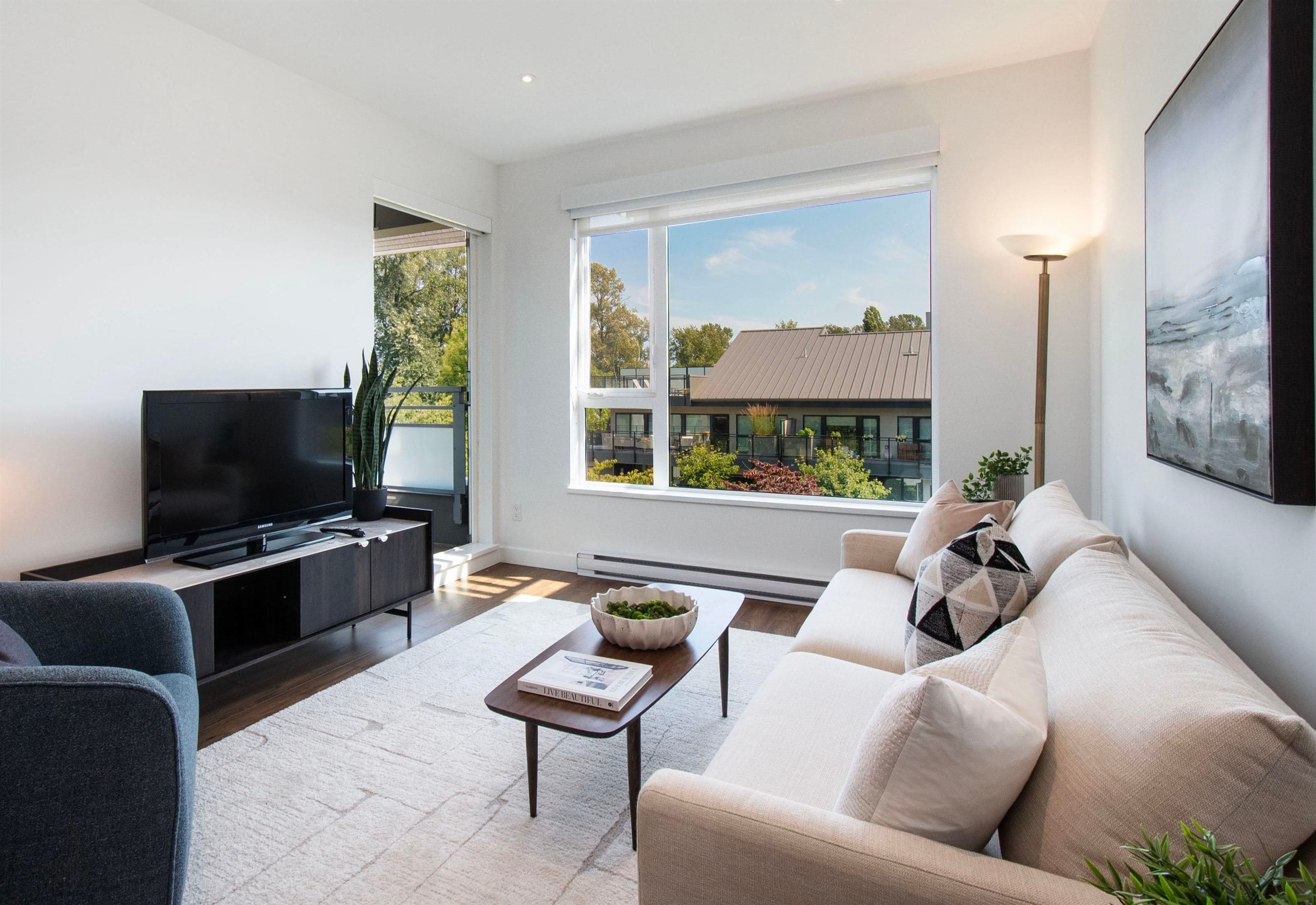 402 - 1061 Marine Drive, North Vancouver