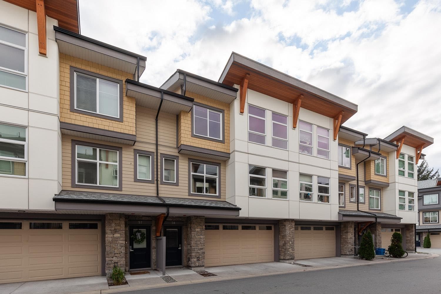 58 - 39548 Loggers Lane, Squamish, V8B 0V7 — photo 2