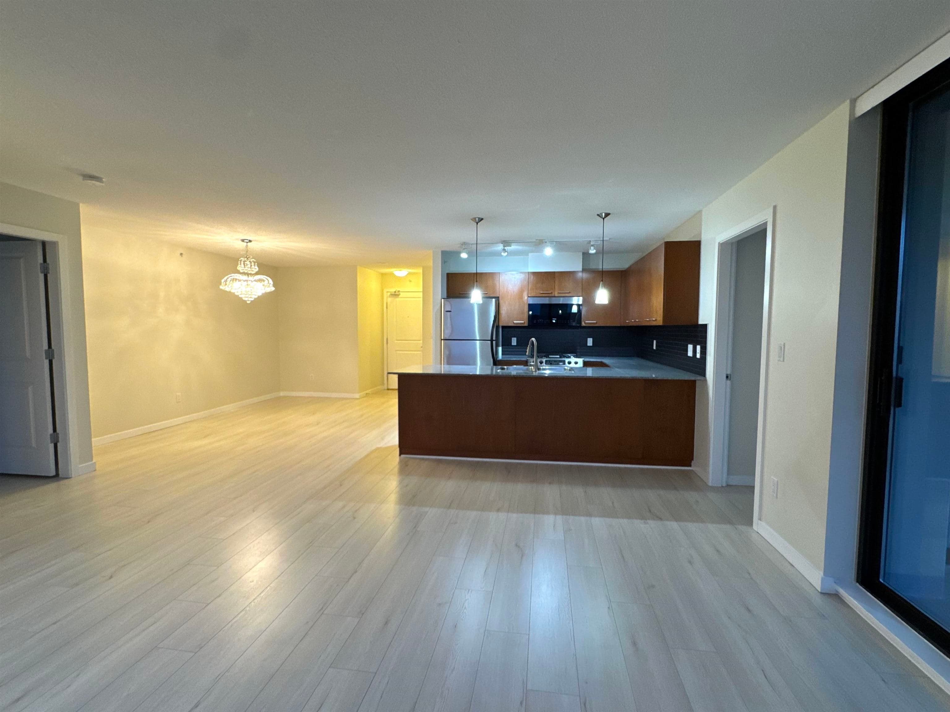 14XX - 4333 Central Boulevard, Burnaby, V5H 4X2 — photo 2