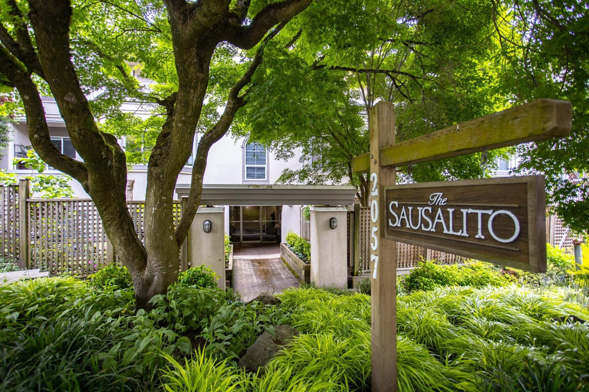 202 - 2057 W 3rd Avenue, Vancouver, V6J 1L4 — photo 1
