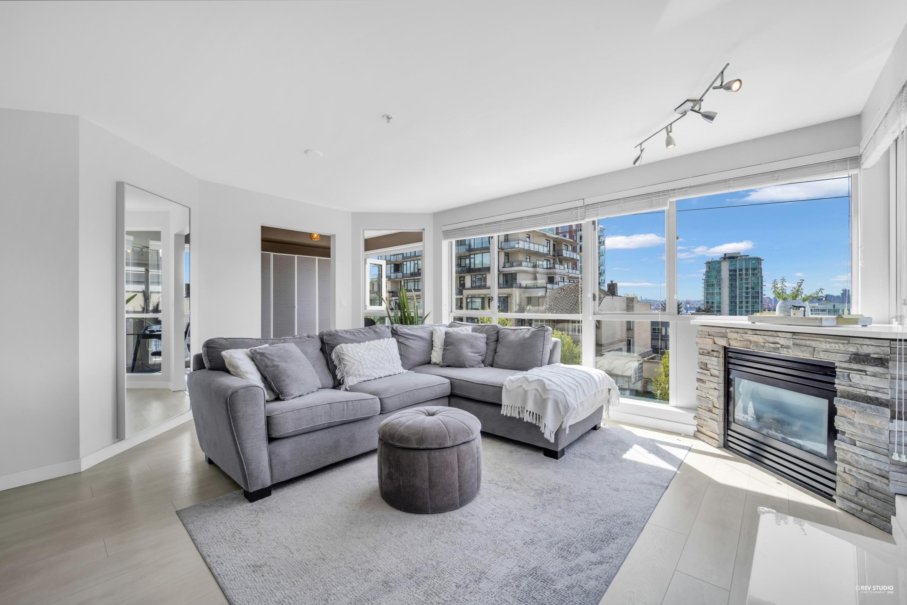 401 - 122 E 3rd Street, North Vancouver