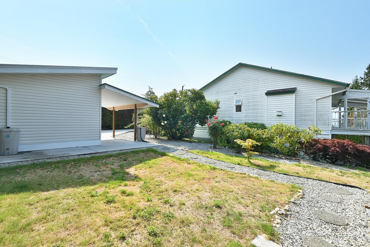 4871 Blueberry Place, Sechelt, V7Z 0G2 — photo 2