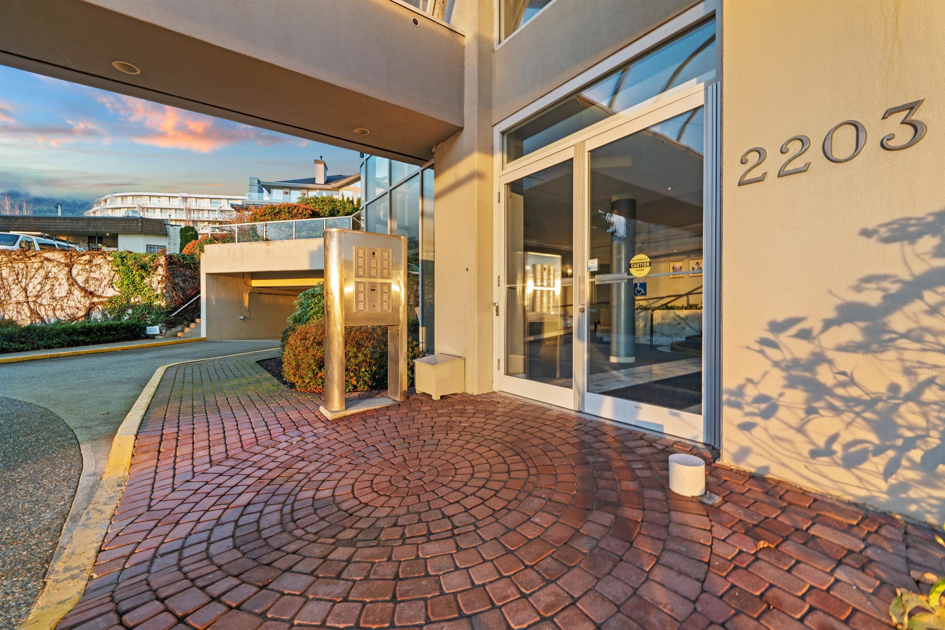 201 - 2203 Bellevue Avenue, West Vancouver