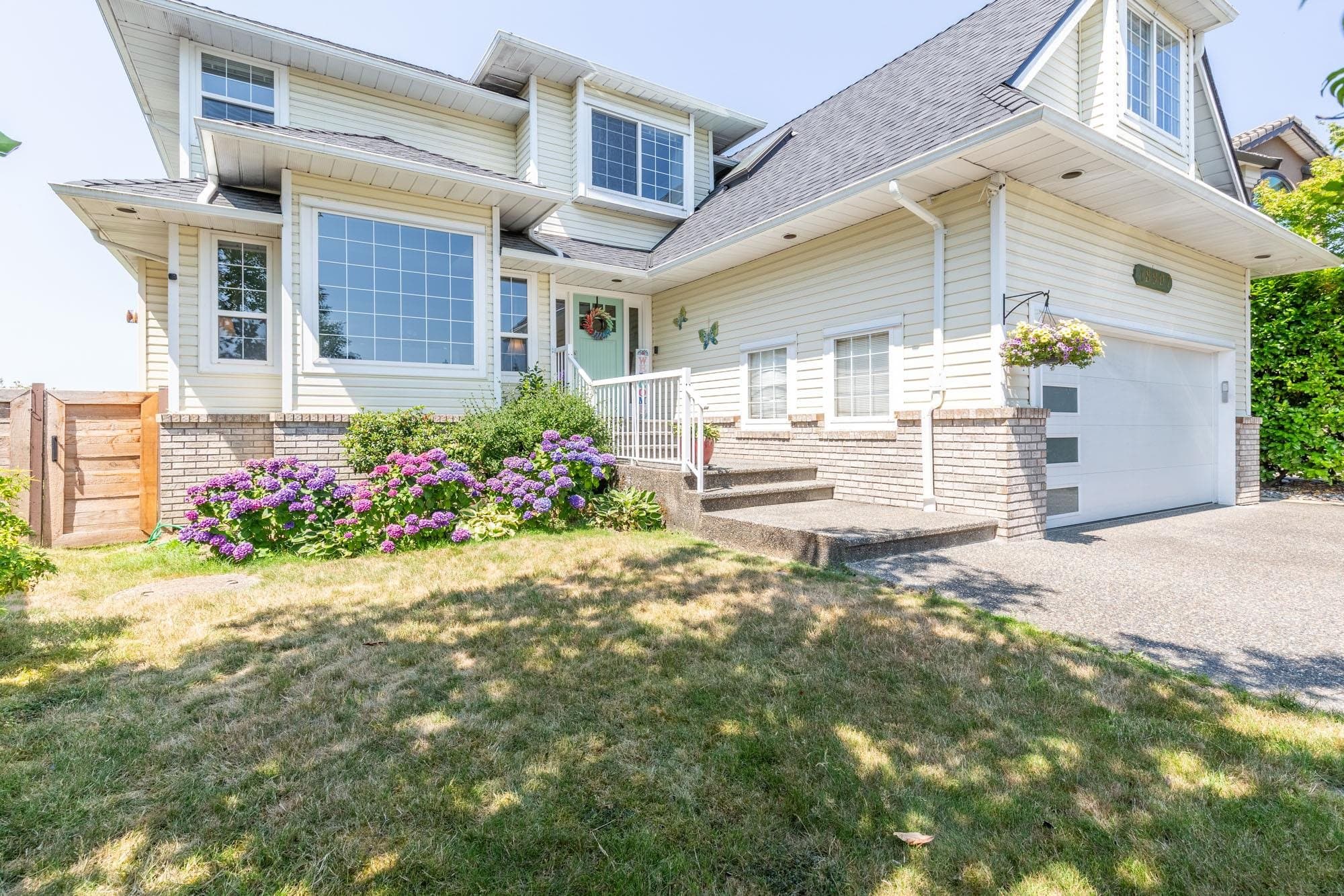 18907 118b Avenue, Pitt Meadows, V3Y 2L2 — photo 2
