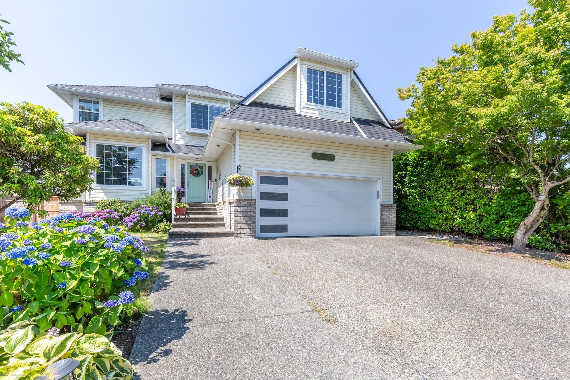 18907 118b Avenue, Pitt Meadows, V3Y 2L2 — photo 1