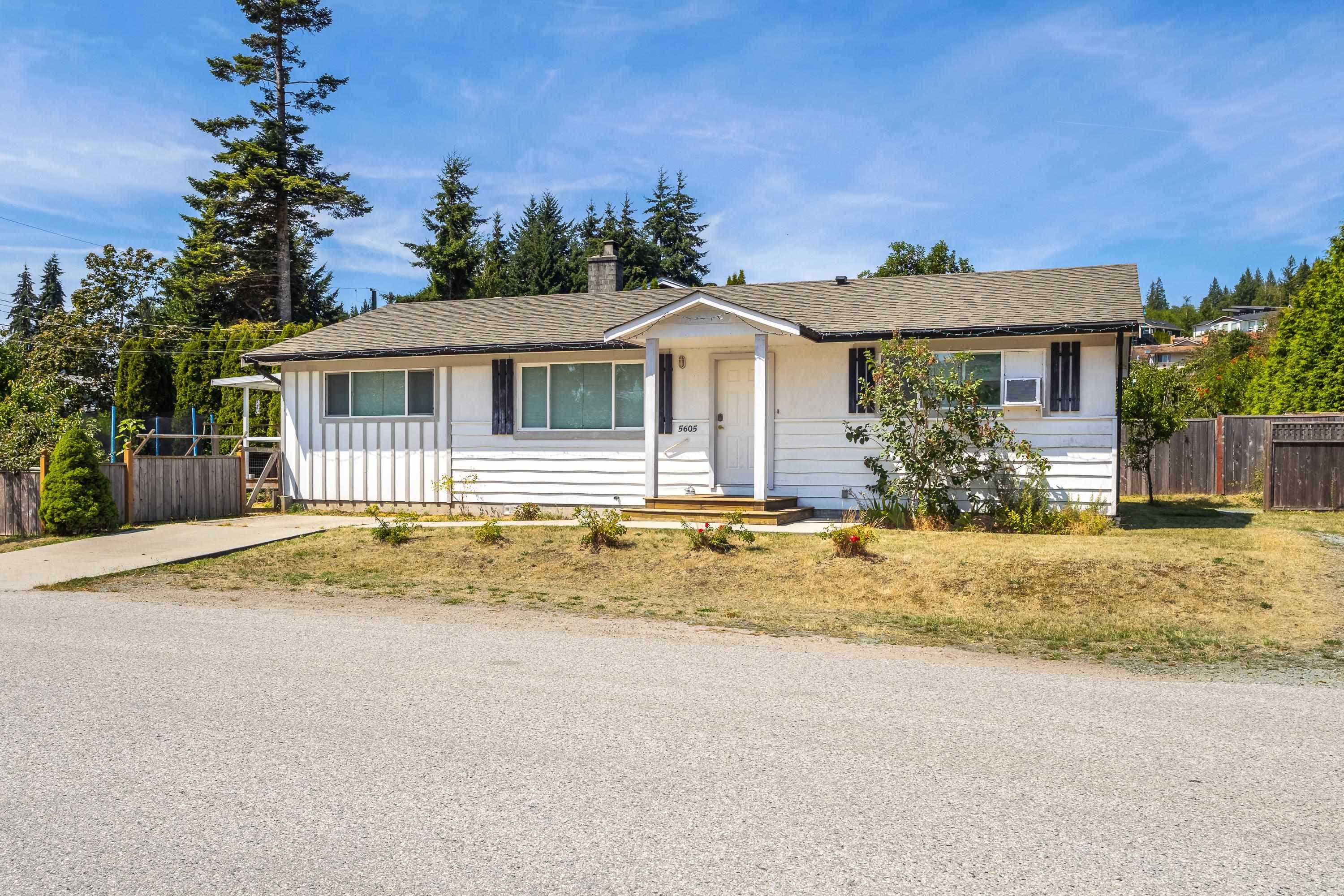 5605 Ocean Avenue, Sechelt, V0N 3A0 — photo 1