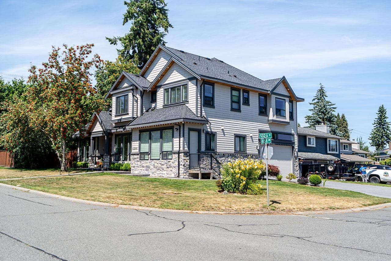 13209 65b Avenue, Surrey, V3W 7Y4 — photo 2