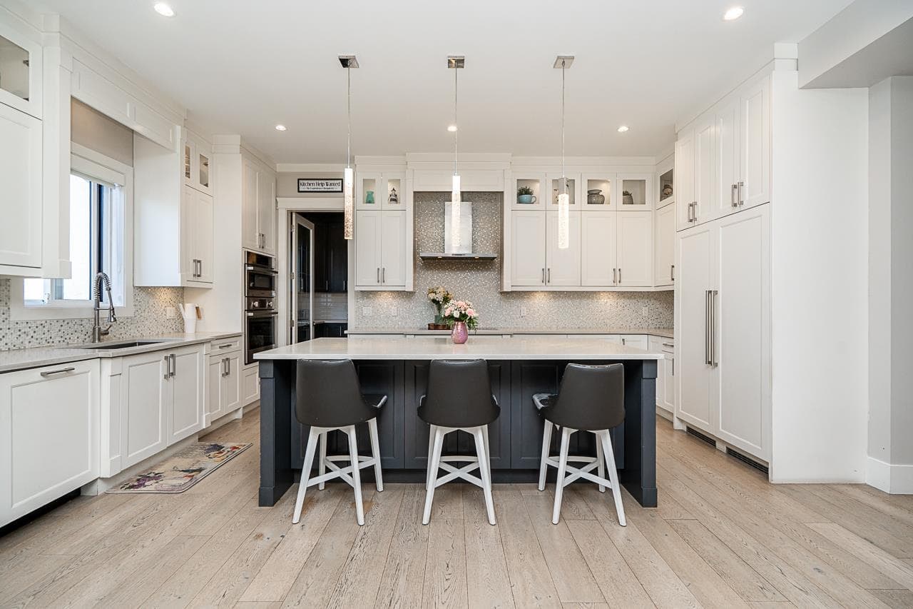 13209 65b Avenue, Surrey, V3W 7Y4 — photo 1