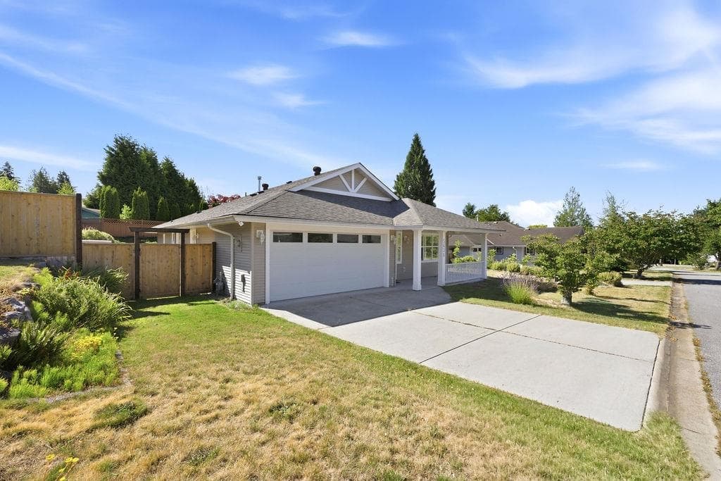 5636 Cascade Crescent, Sechelt, V7Z 0M7 — photo 2