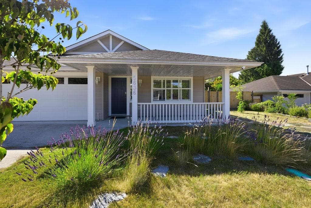5636 Cascade Crescent, Sechelt, V7Z 0M7 — photo 1