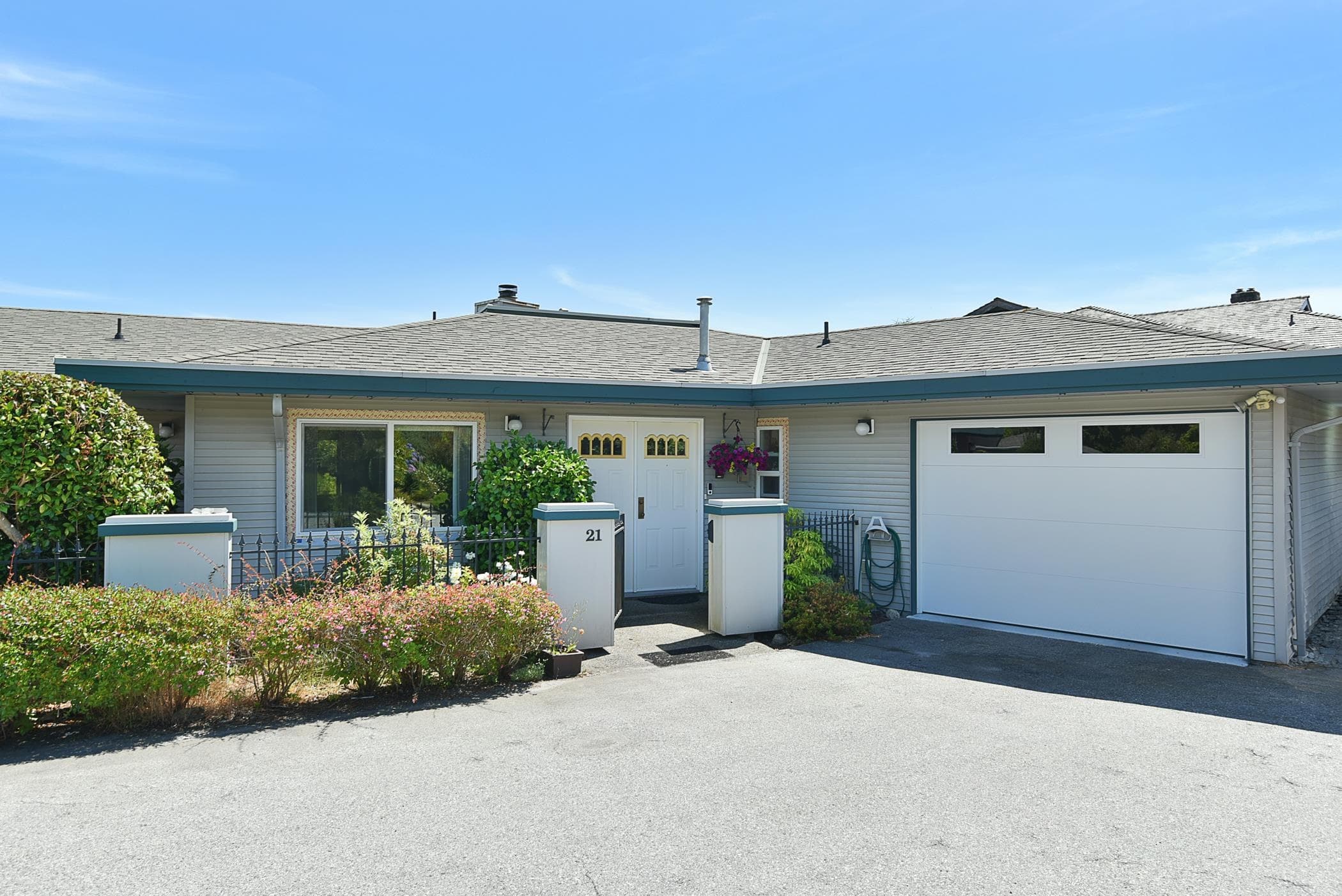 21 - 544 Eaglecrest Drive, Gibsons, V0N 1V8 — photo 2