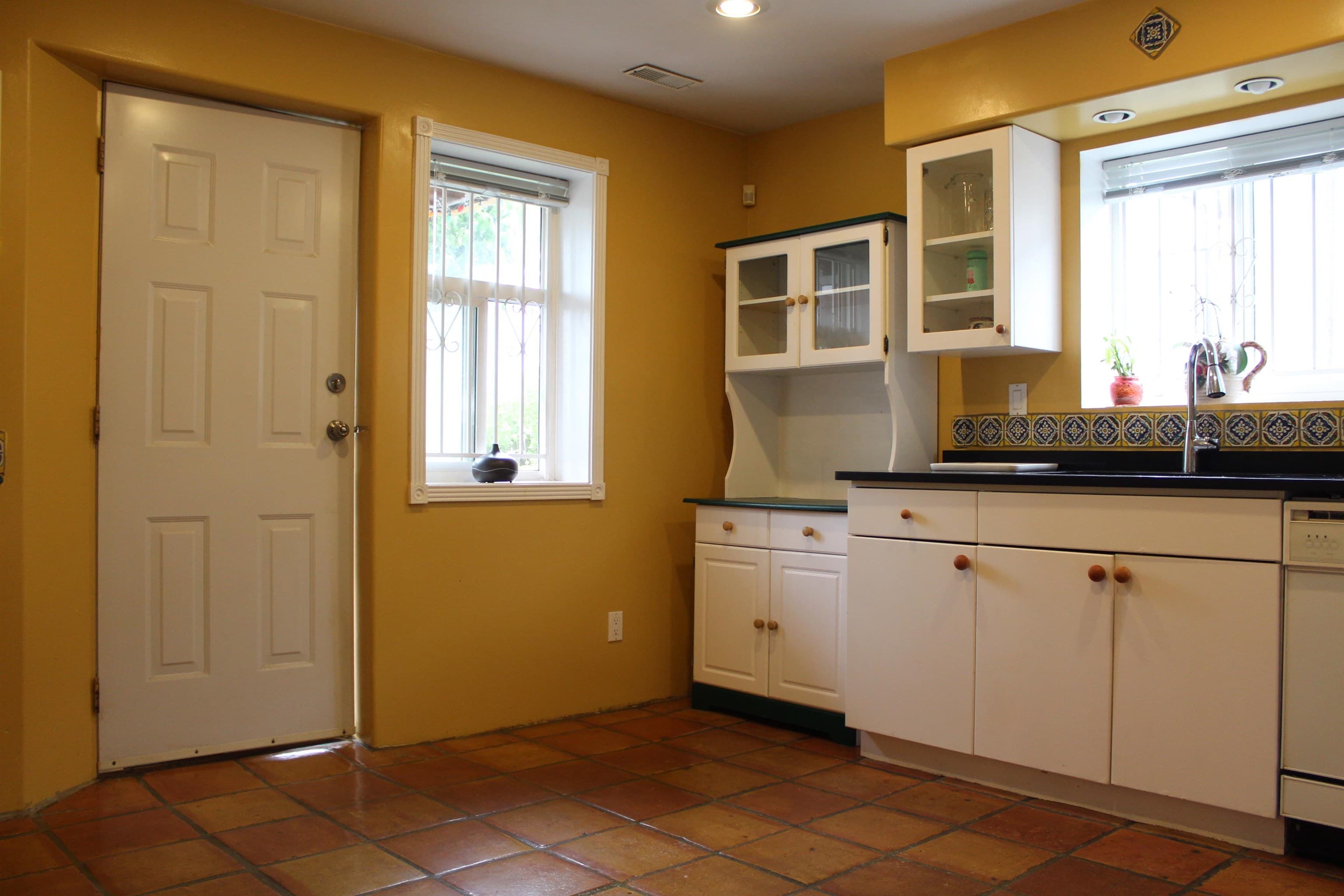 4792 Ridgelawn Drive, Burnaby, V5C 3Y2 — photo 2