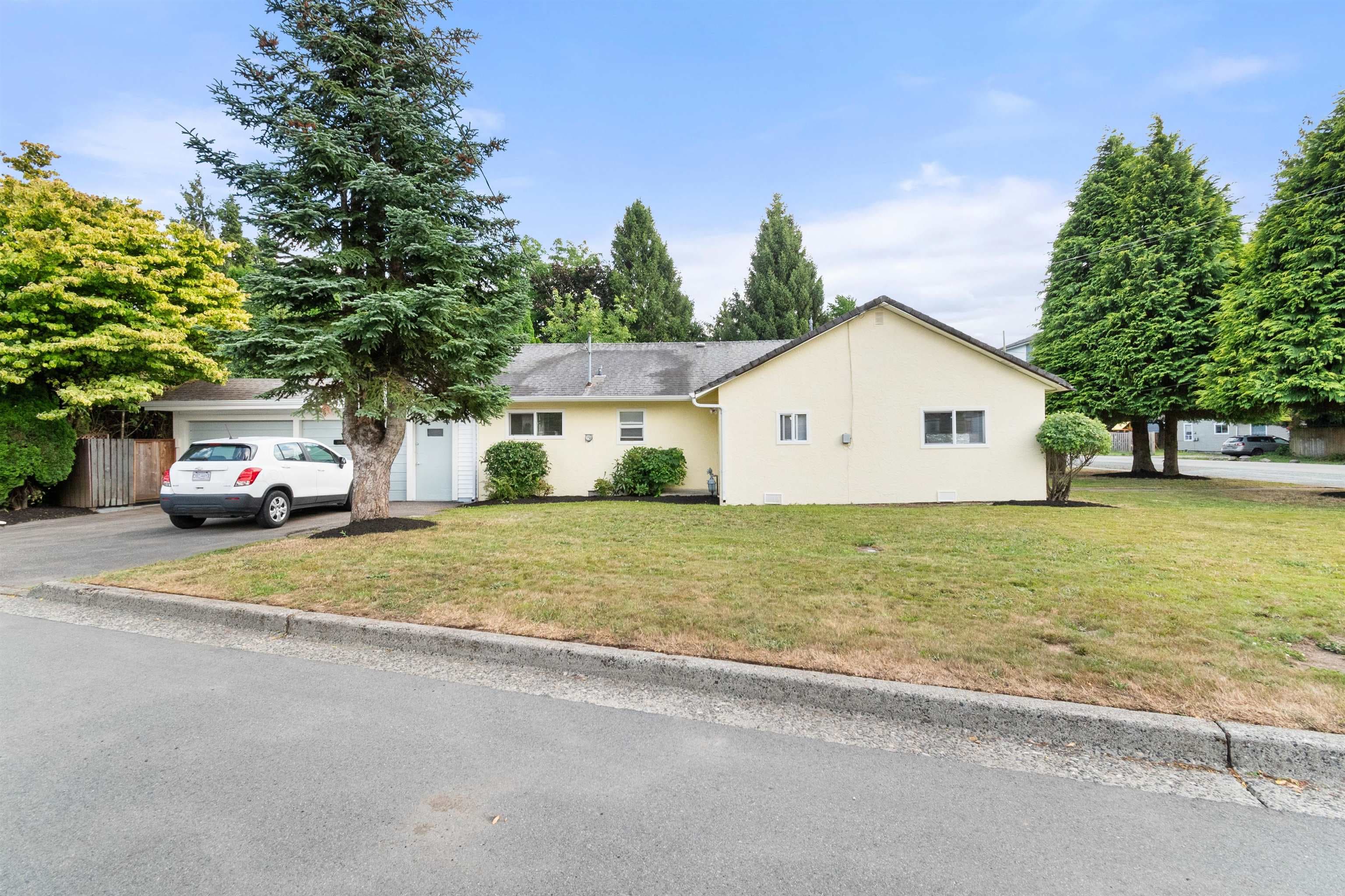 9570 Victor Street, Chilliwack, V2P 5B4 — photo 1